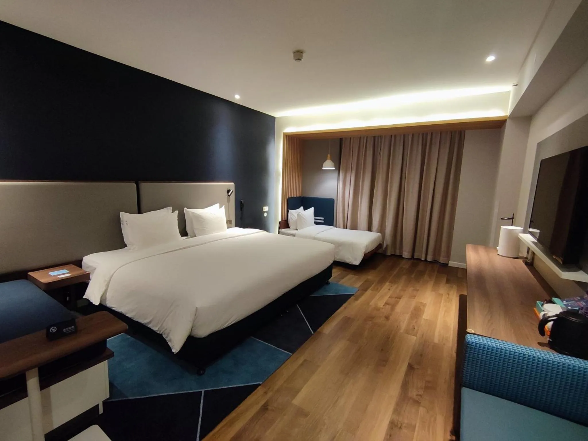 Photo of the whole room, Bed in Holiday Inn Express Yinchuan Downtown by IHG