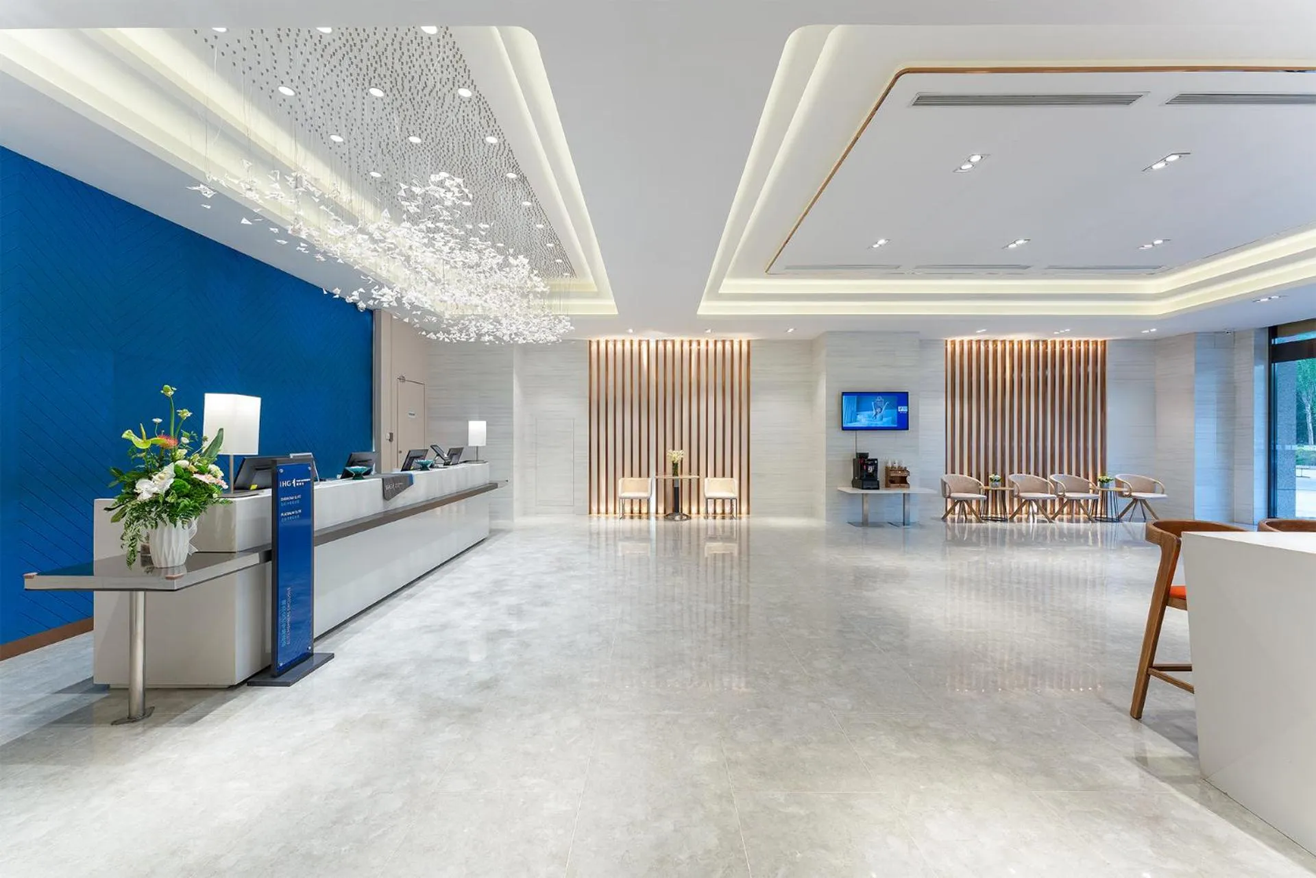 Lobby or reception in Holiday Inn Express Yinchuan Downtown by IHG