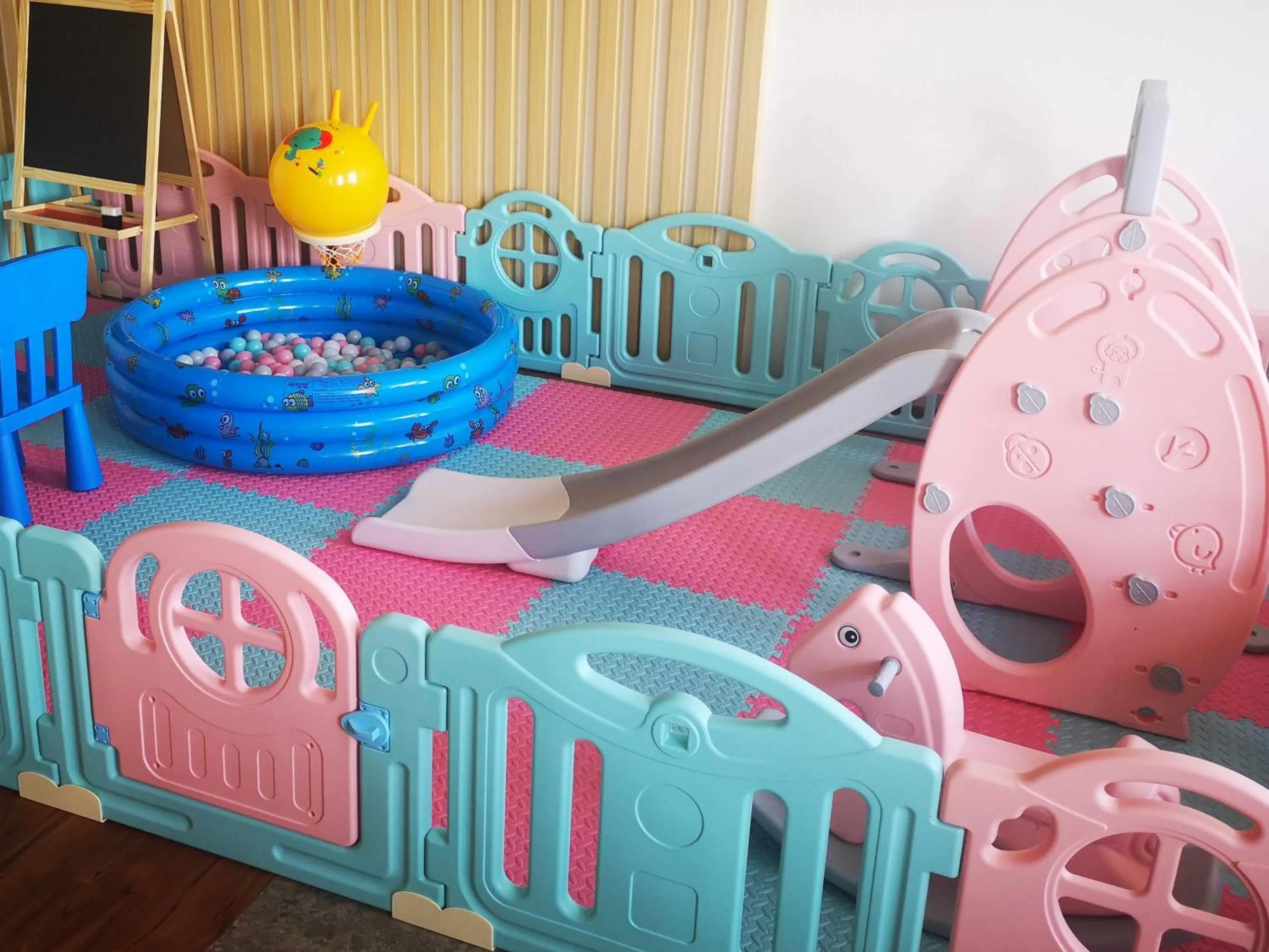 Children play ground in Holiday Inn Express Yinchuan Downtown by IHG