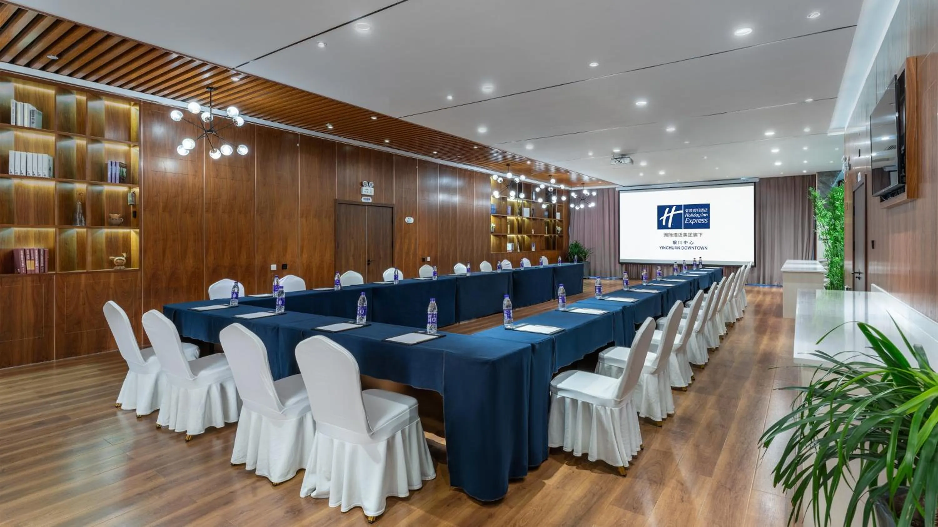Meeting/conference room in Holiday Inn Express Yinchuan Downtown by IHG