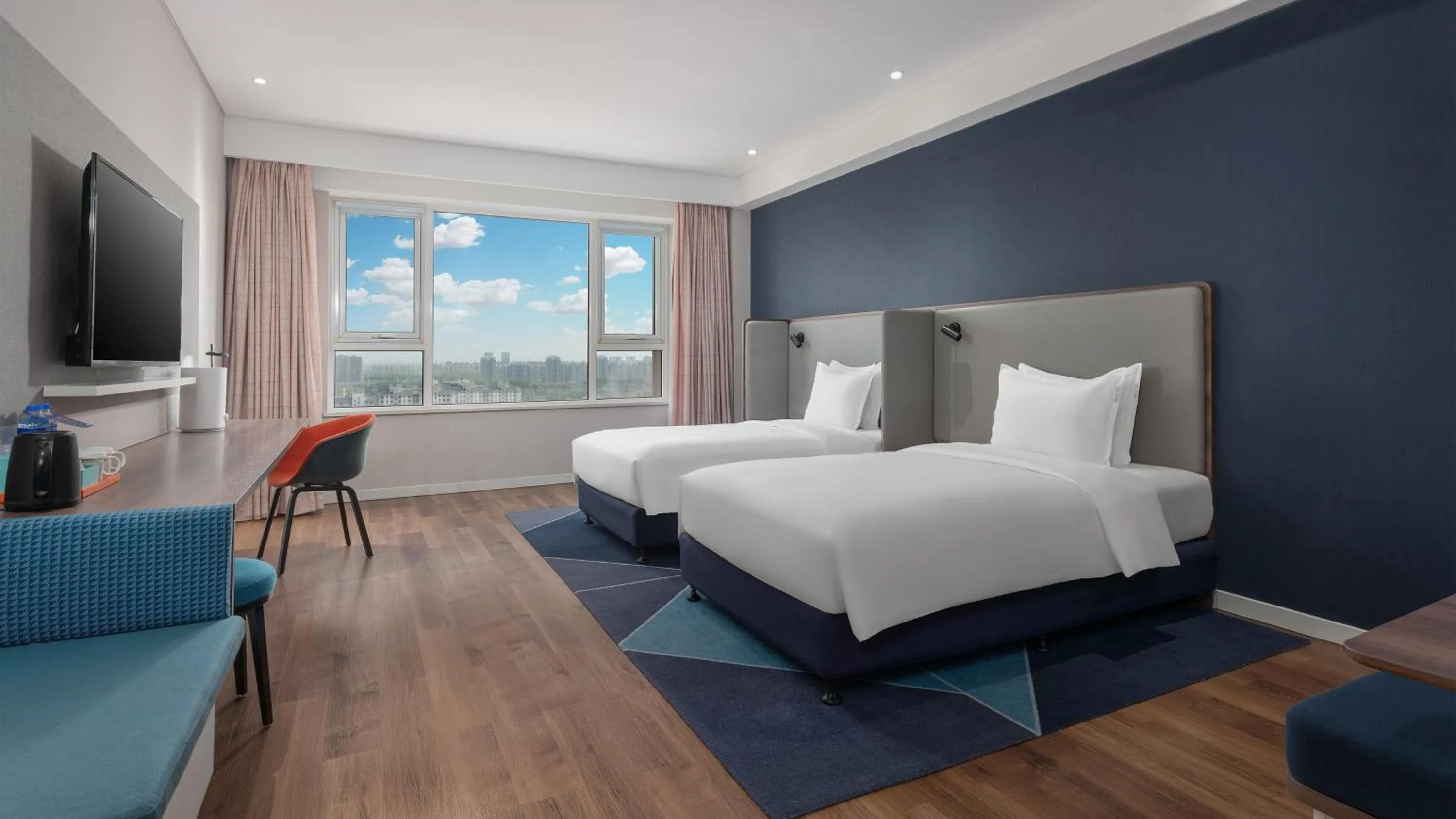 Photo of the whole room, Bed in Holiday Inn Express Yinchuan Downtown by IHG