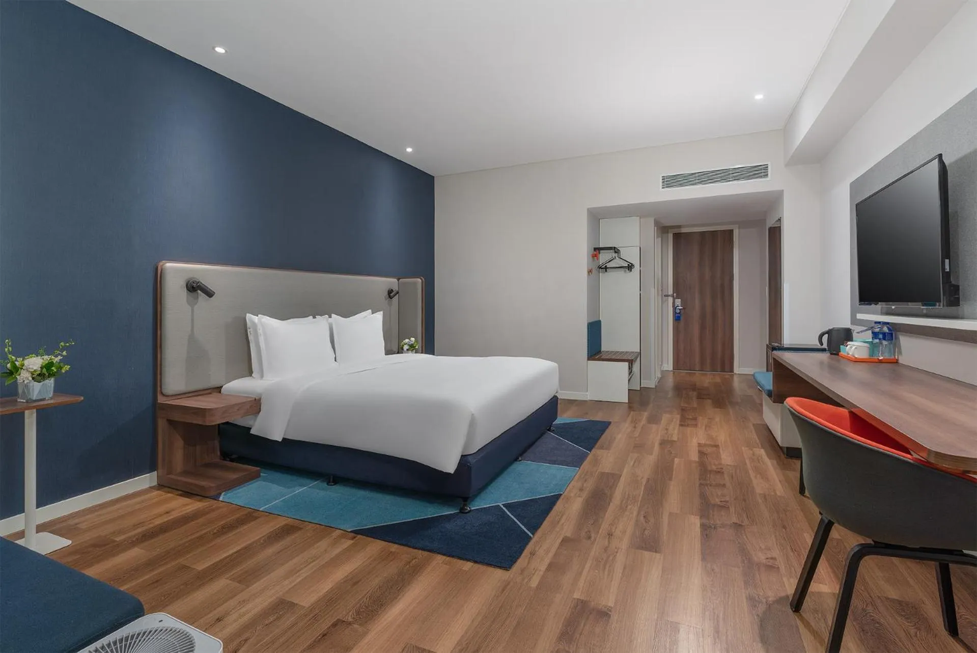 Standard King Room with City View in Holiday Inn Express Yinchuan Downtown by IHG