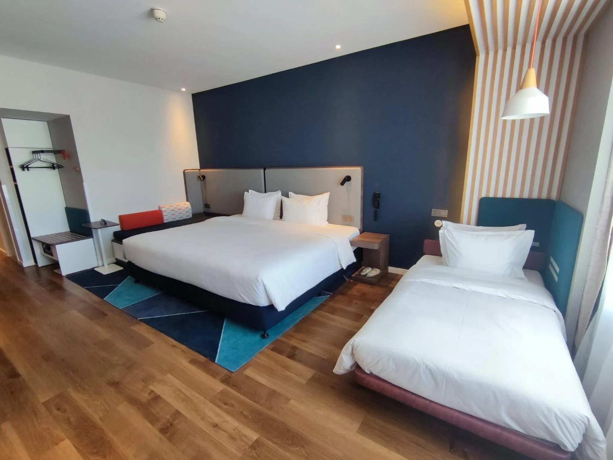 Photo of the whole room, Bed in Holiday Inn Express Yinchuan Downtown by IHG