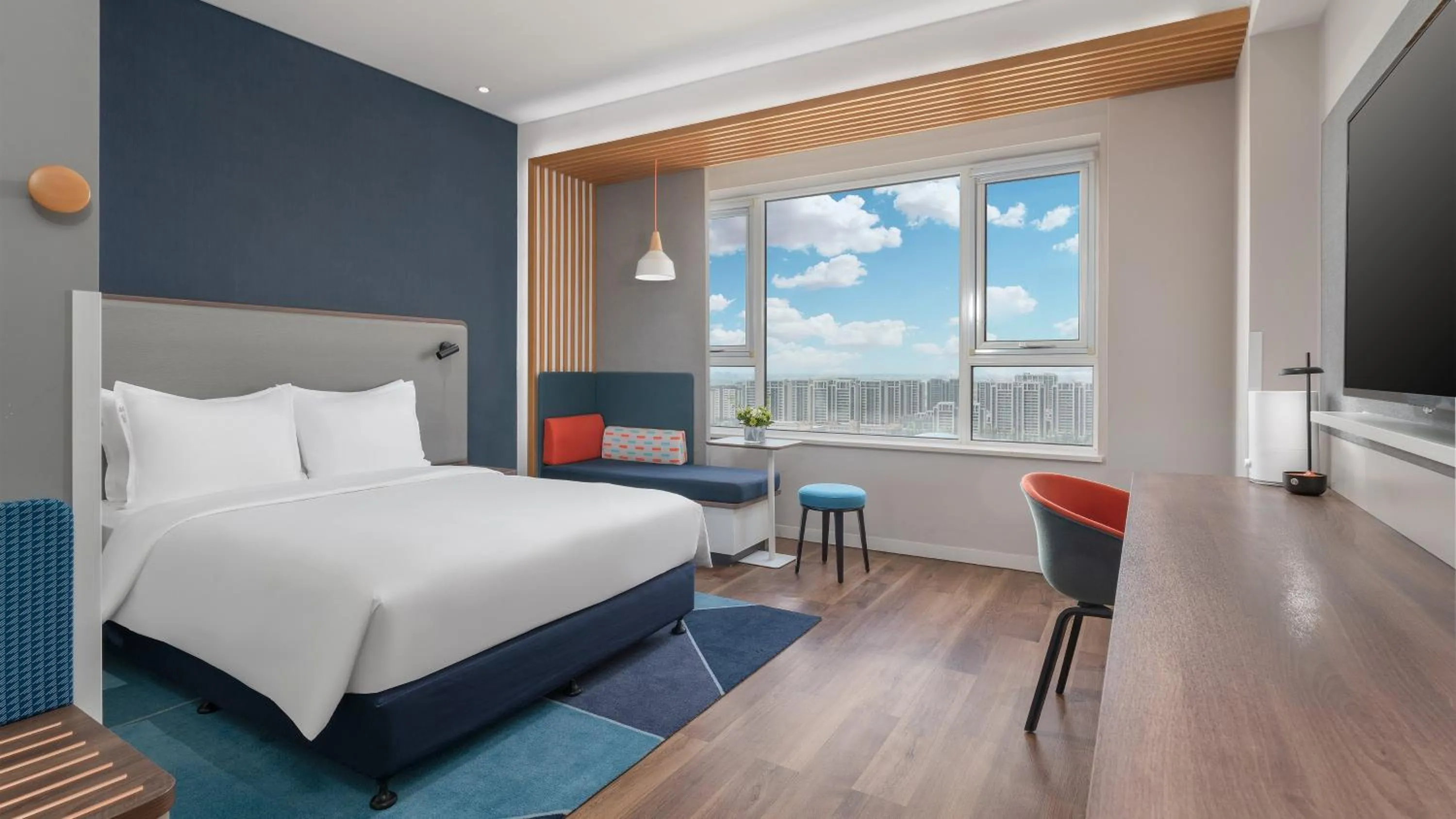 Photo of the whole room, Bed in Holiday Inn Express Yinchuan Downtown by IHG