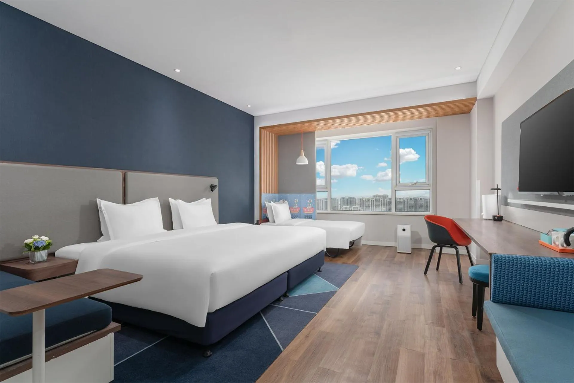 Photo of the whole room, Bed in Holiday Inn Express Yinchuan Downtown by IHG