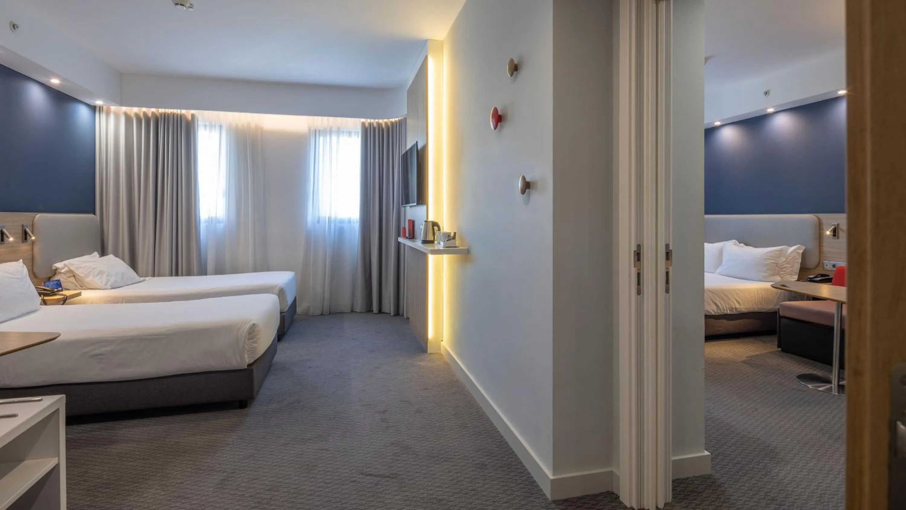 Photo of the whole room, Bed in Holiday Inn Express Porto City Centre by IHG