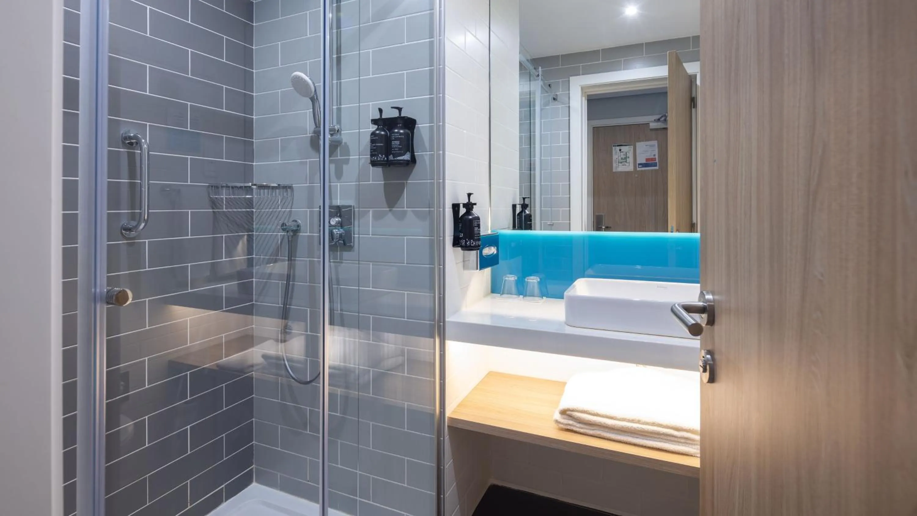 Bathroom in Holiday Inn Express Porto City Centre by IHG