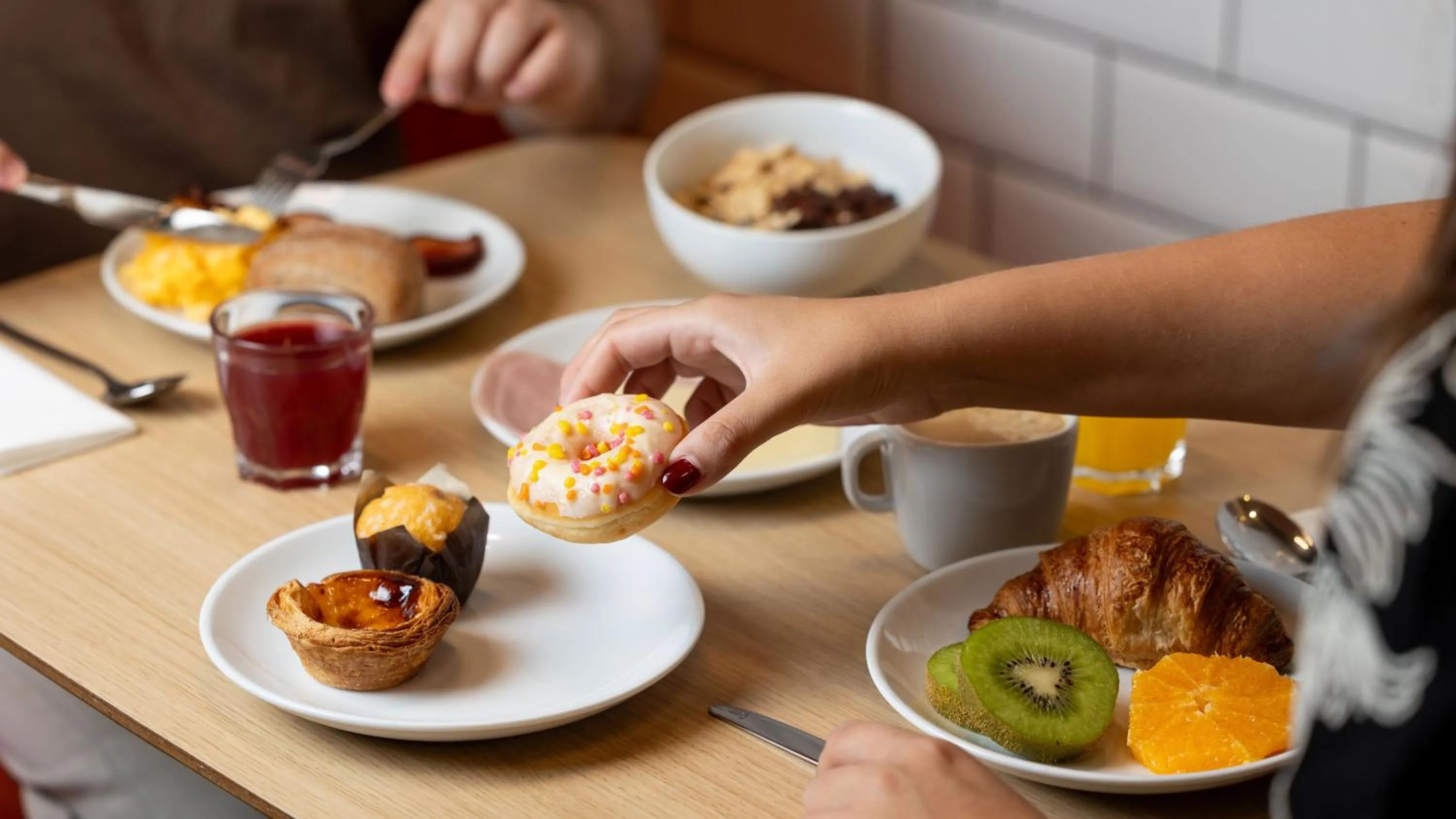 Restaurant/places to eat in Holiday Inn Express Porto City Centre by IHG