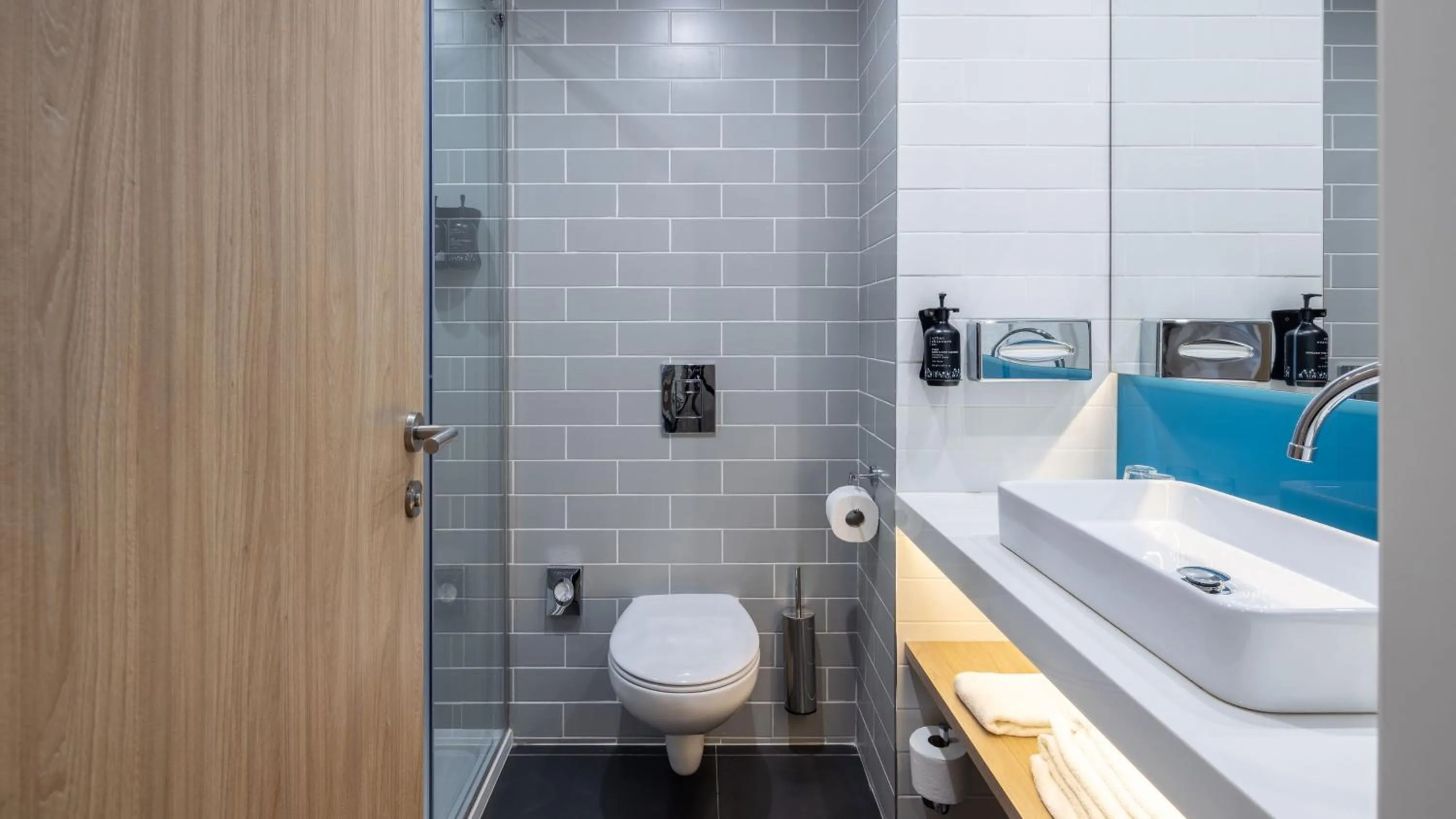 Bathroom in Holiday Inn Express Porto City Centre by IHG