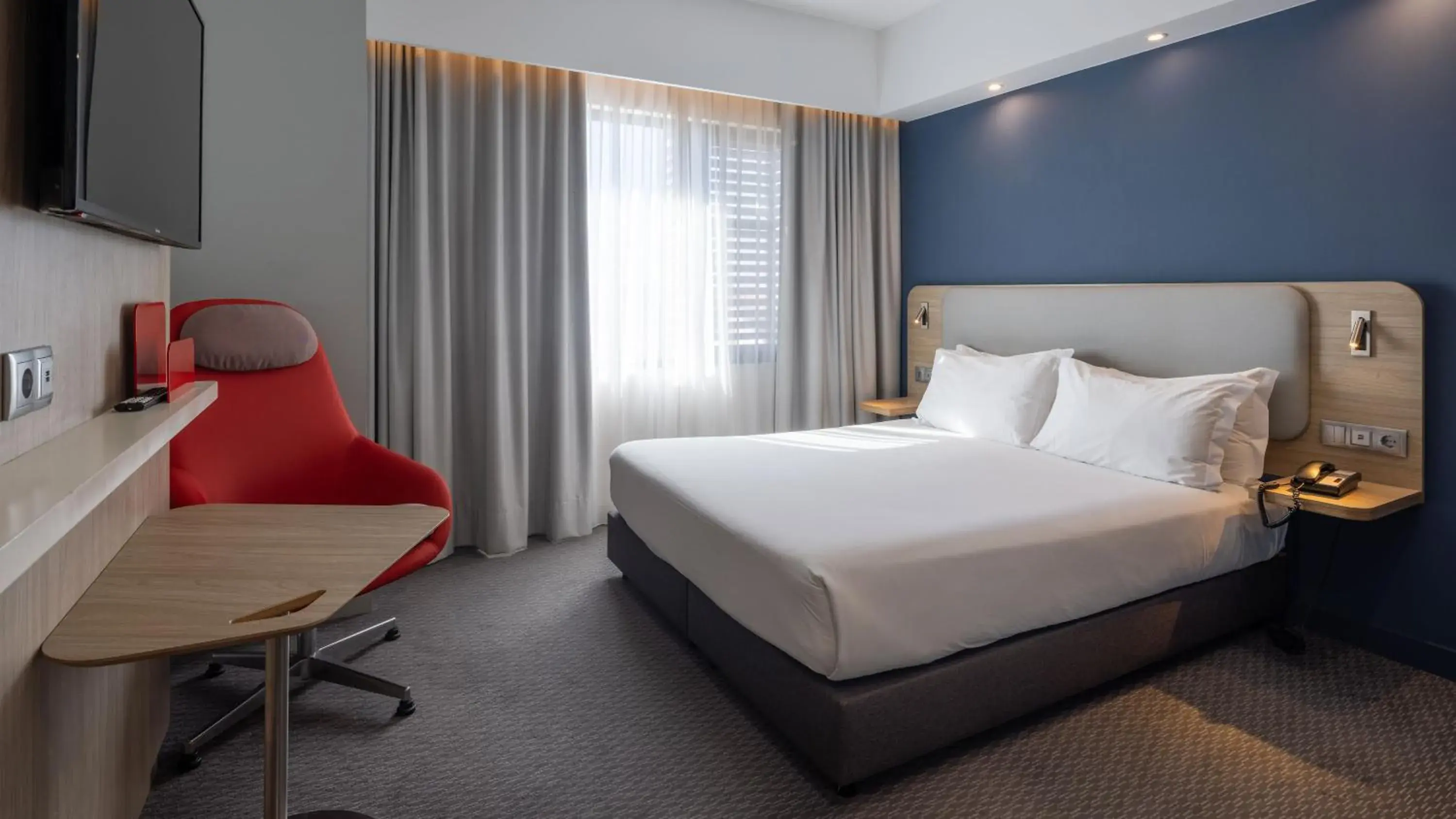 Standard Room with Free Breakfast in Holiday Inn Express Porto City Centre by IHG Standard Room with Free Breakfast in Holiday Inn Express Porto City Centre by IHG