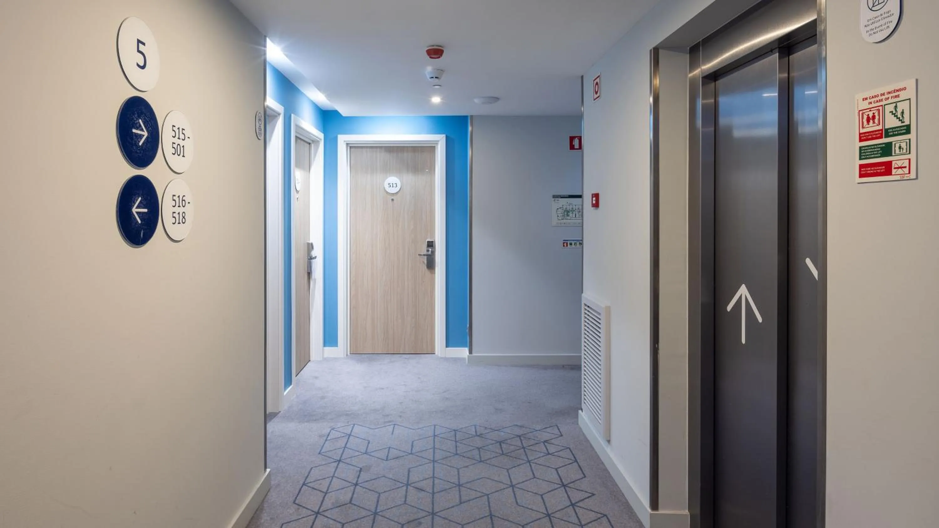 Lobby or reception in Holiday Inn Express Porto City Centre by IHG