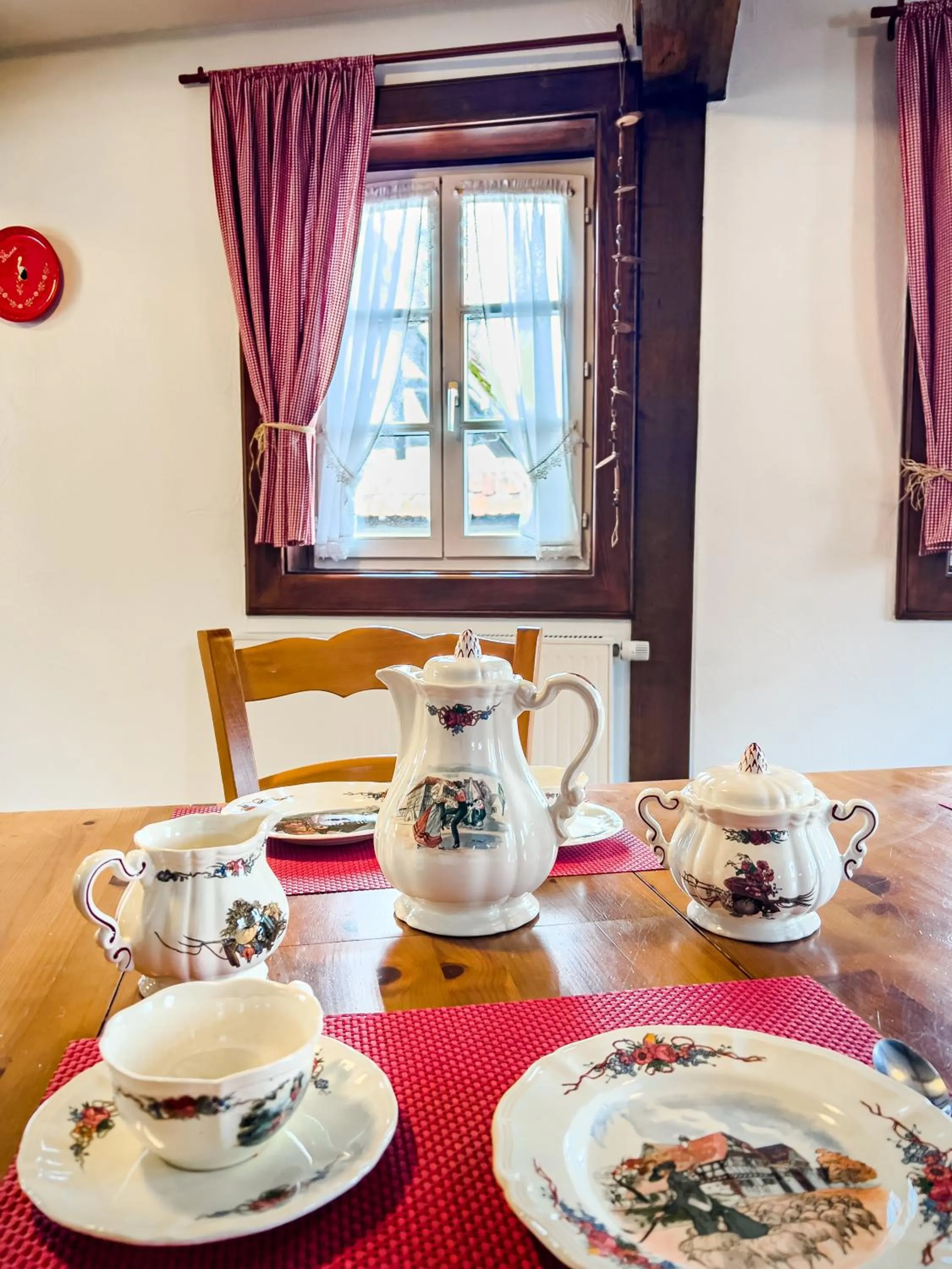 Dining area in Gîtes et chambres d'hôtes Maison Ungerer