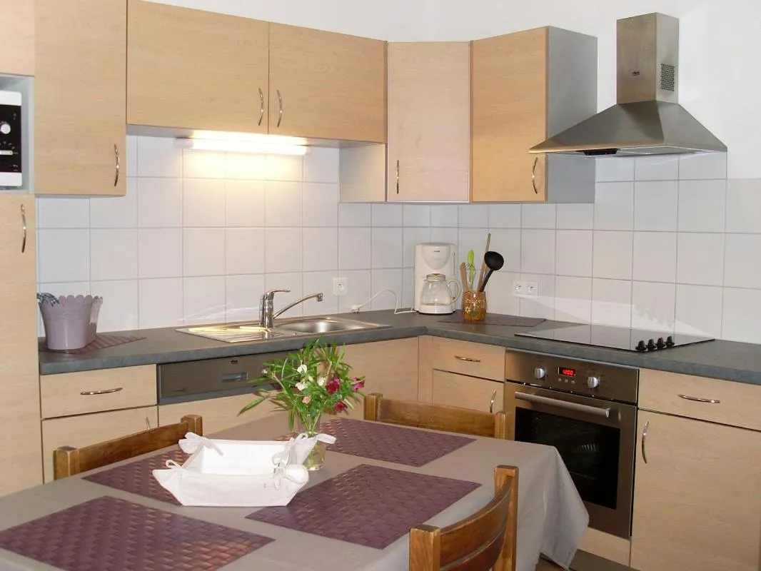 Kitchen or kitchenette in Gîtes et chambres d'hôtes Maison Ungerer