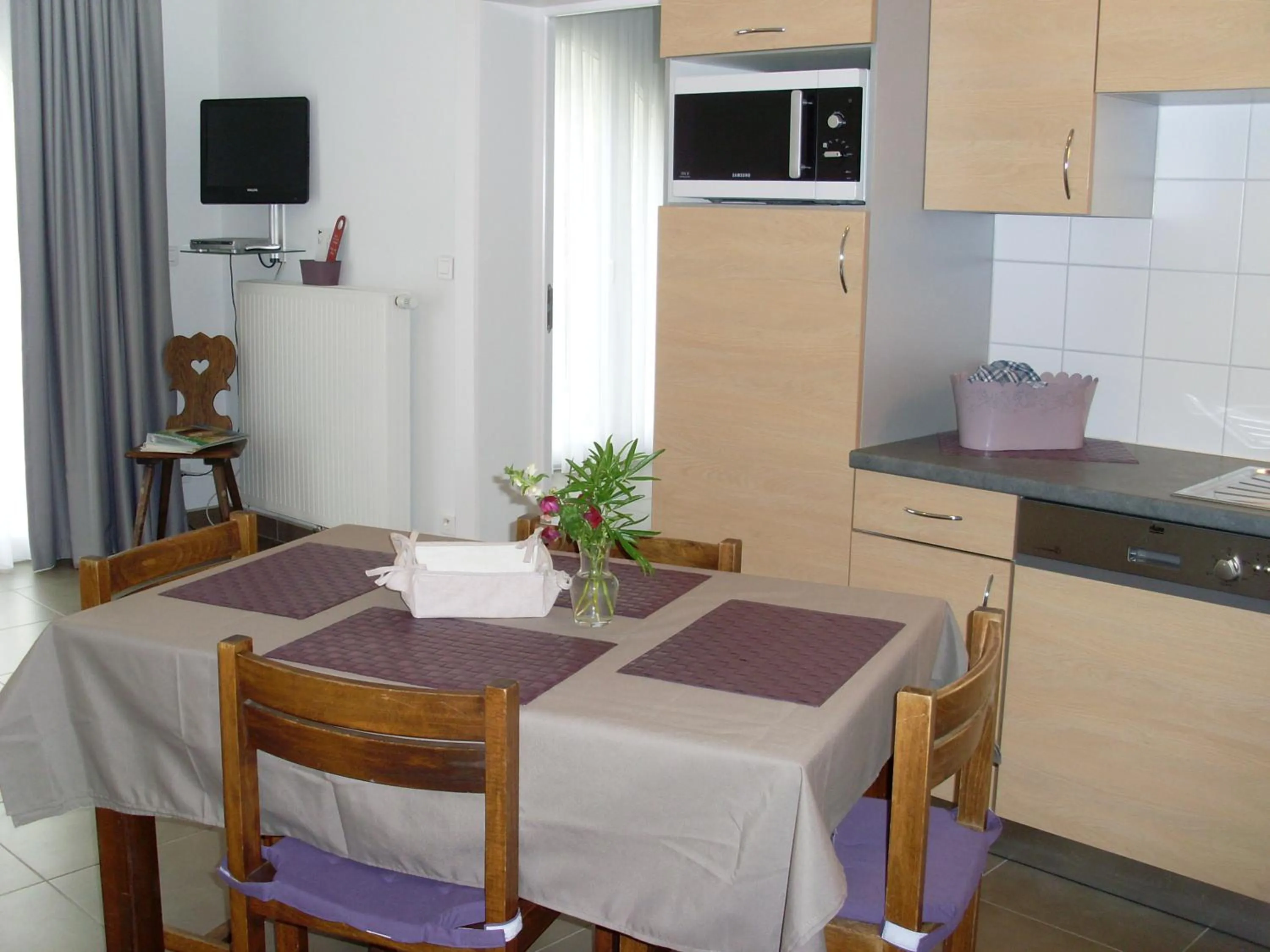 Dining area in Gîtes et chambres d'hôtes Maison Ungerer