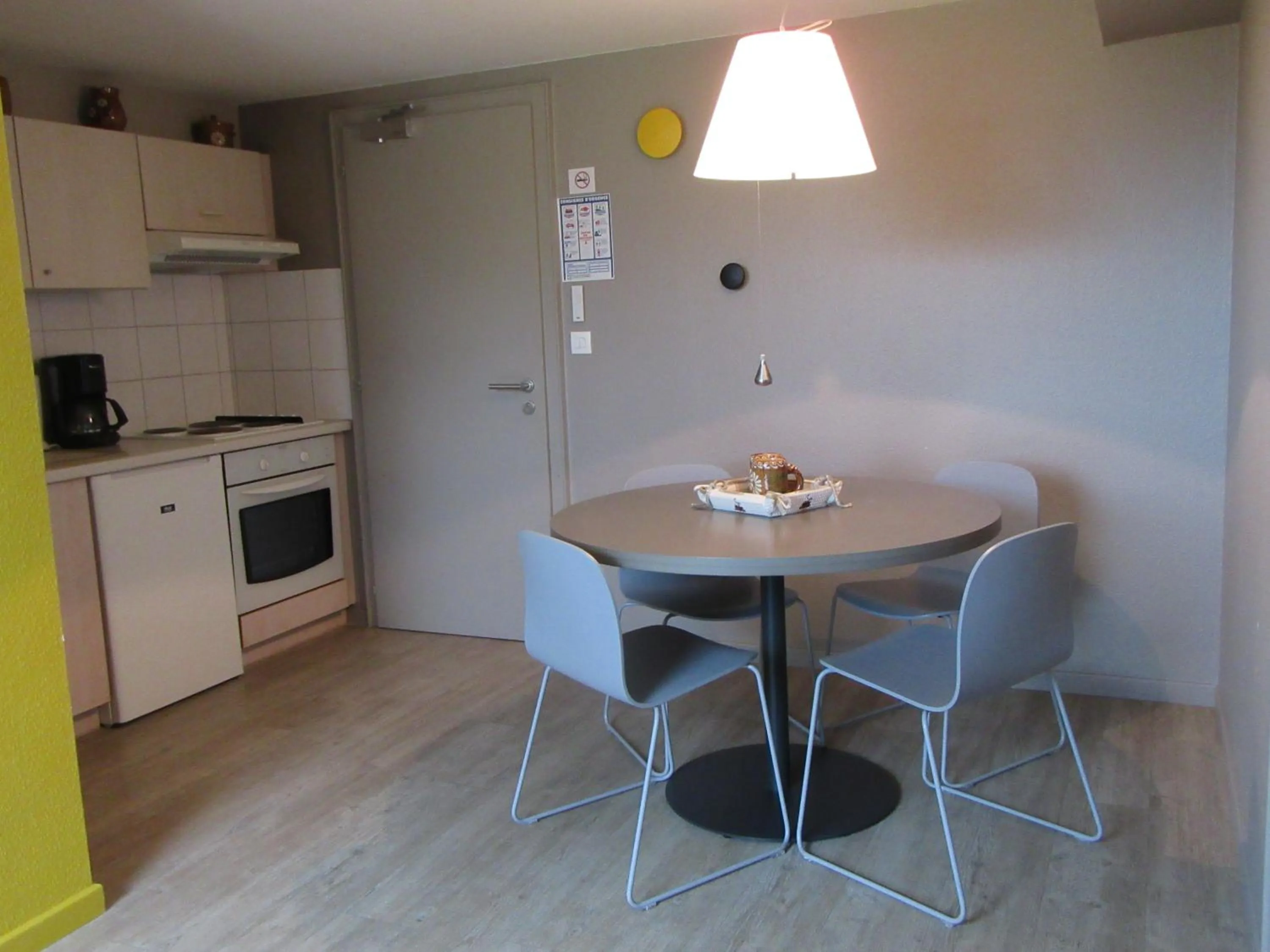 Kitchen or kitchenette in Gîtes et chambres d'hôtes Maison Ungerer
