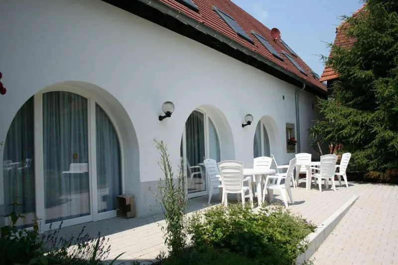 Patio in Gîtes et chambres d'hôtes Maison Ungerer