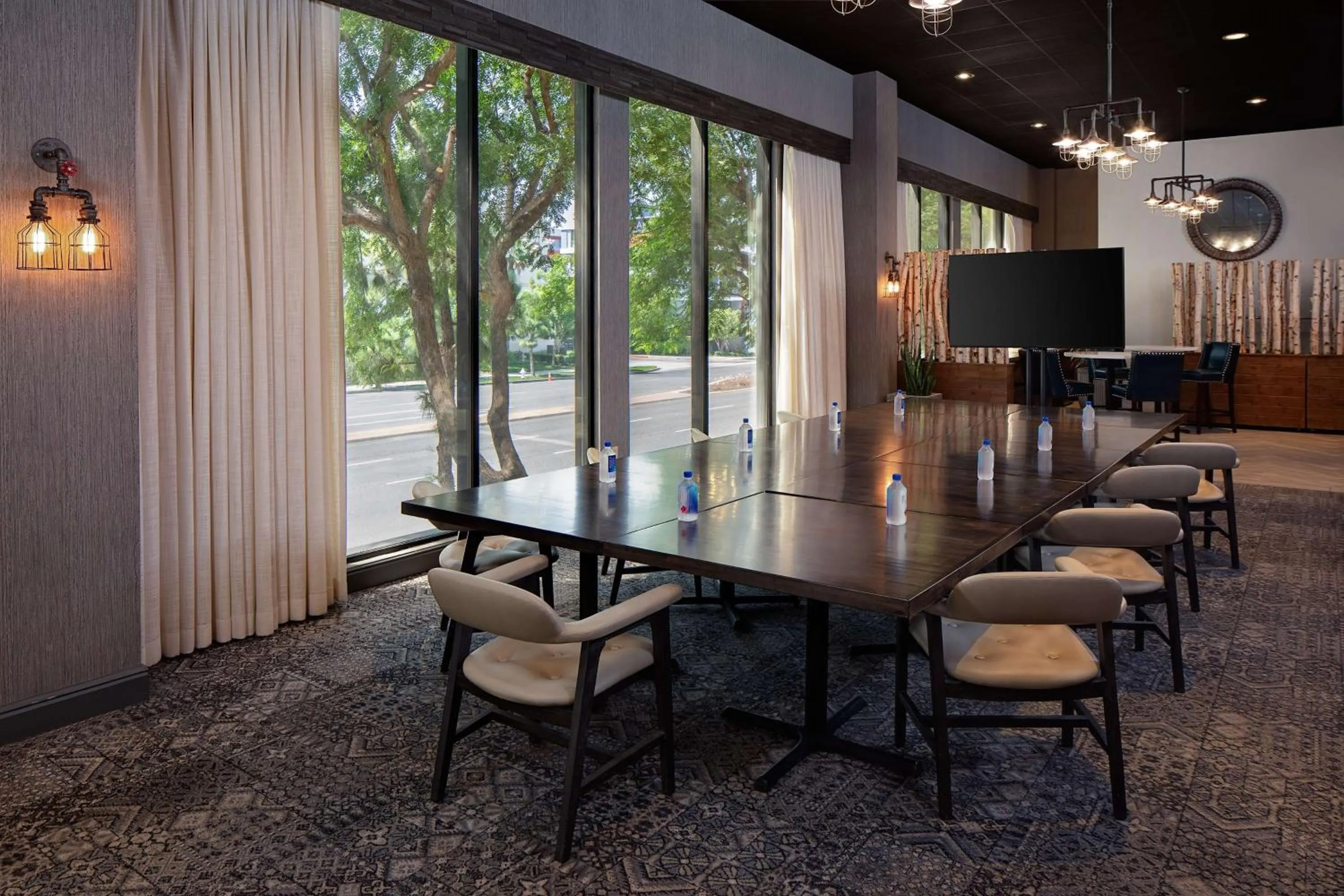 Meeting/conference room in Hotel Zessa Orange County Airport, a DoubleTree by Hilton