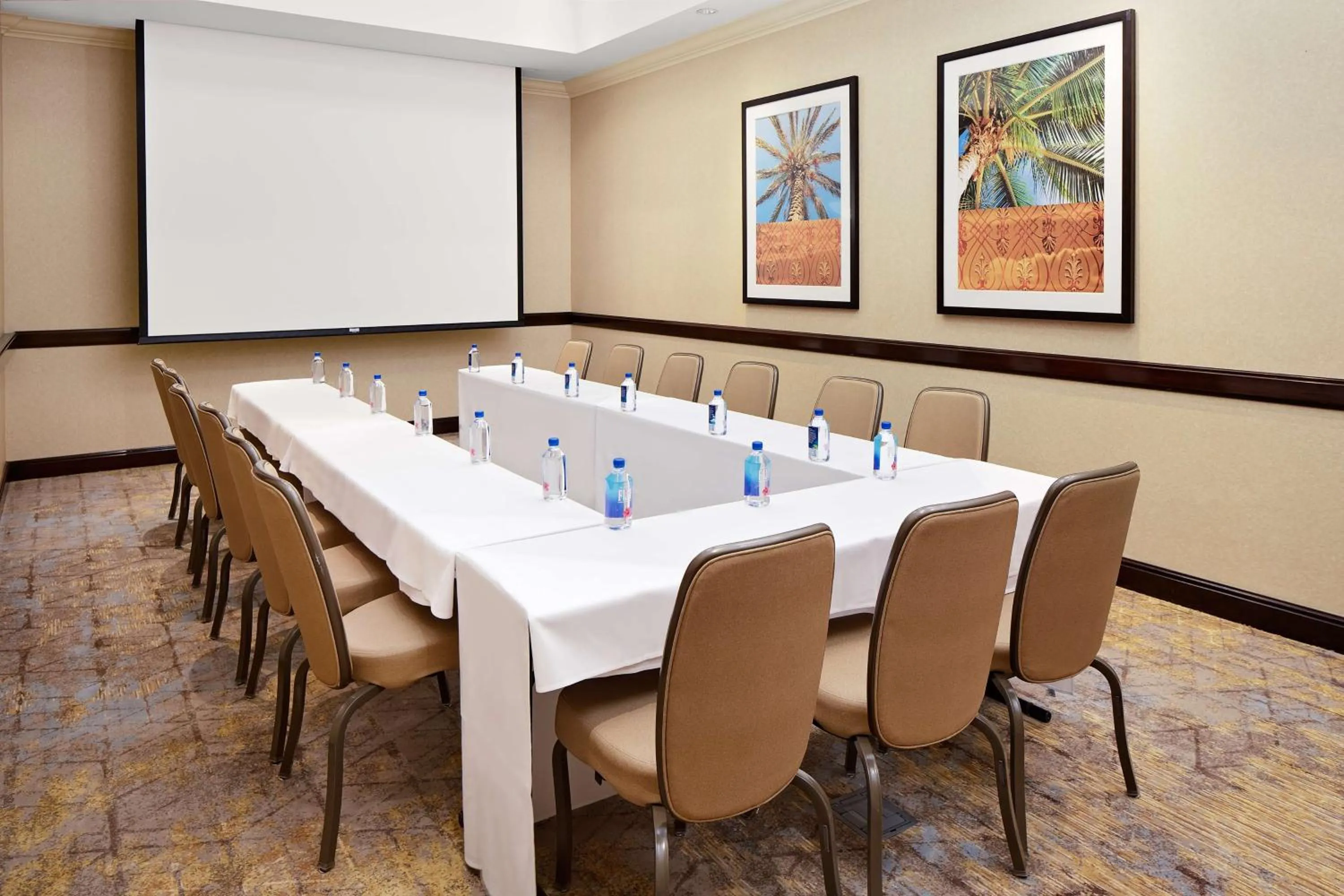 Meeting/conference room in Hotel Zessa Orange County Airport, a DoubleTree by Hilton