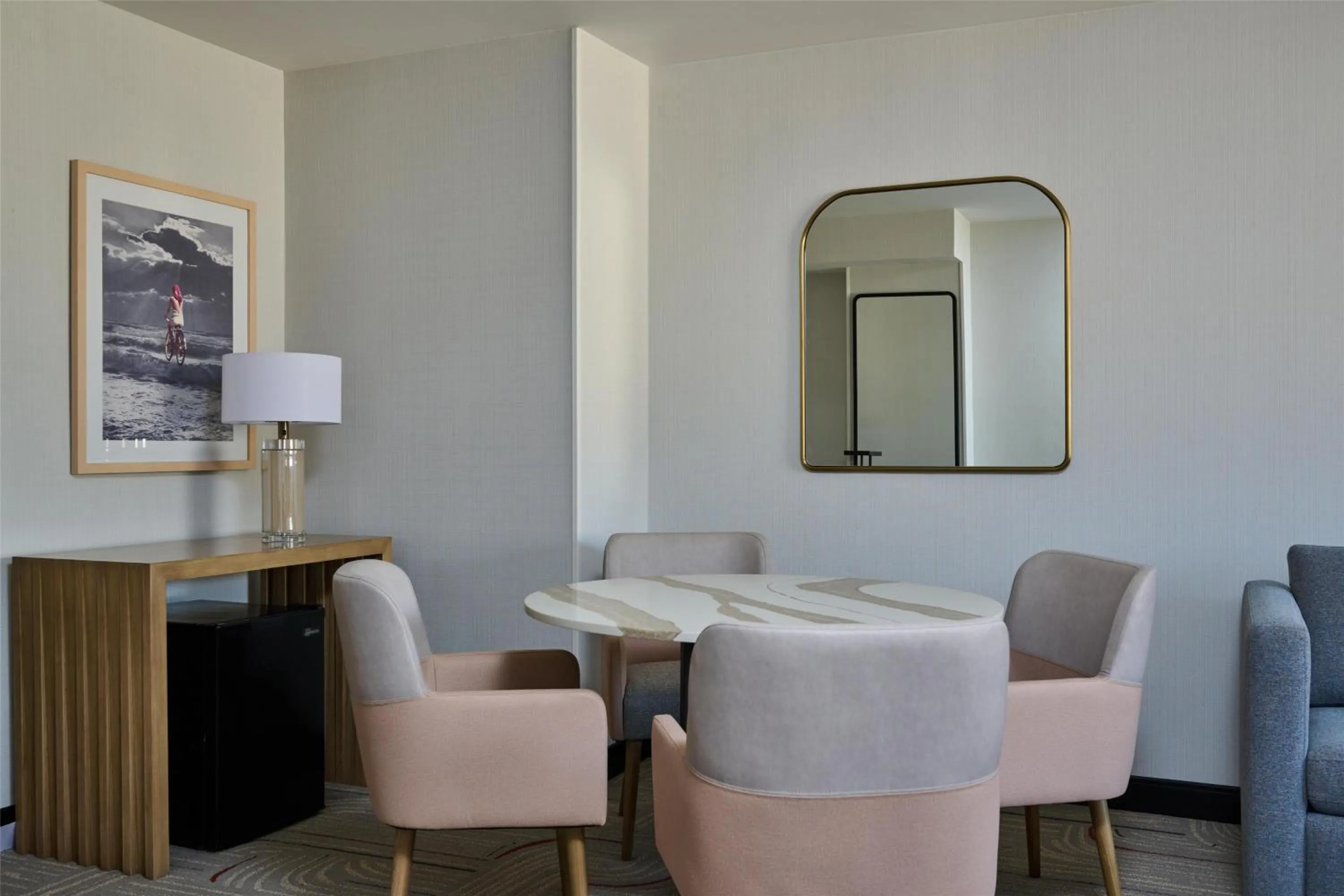 Living room in Hotel Zessa Orange County Airport, a DoubleTree by Hilton