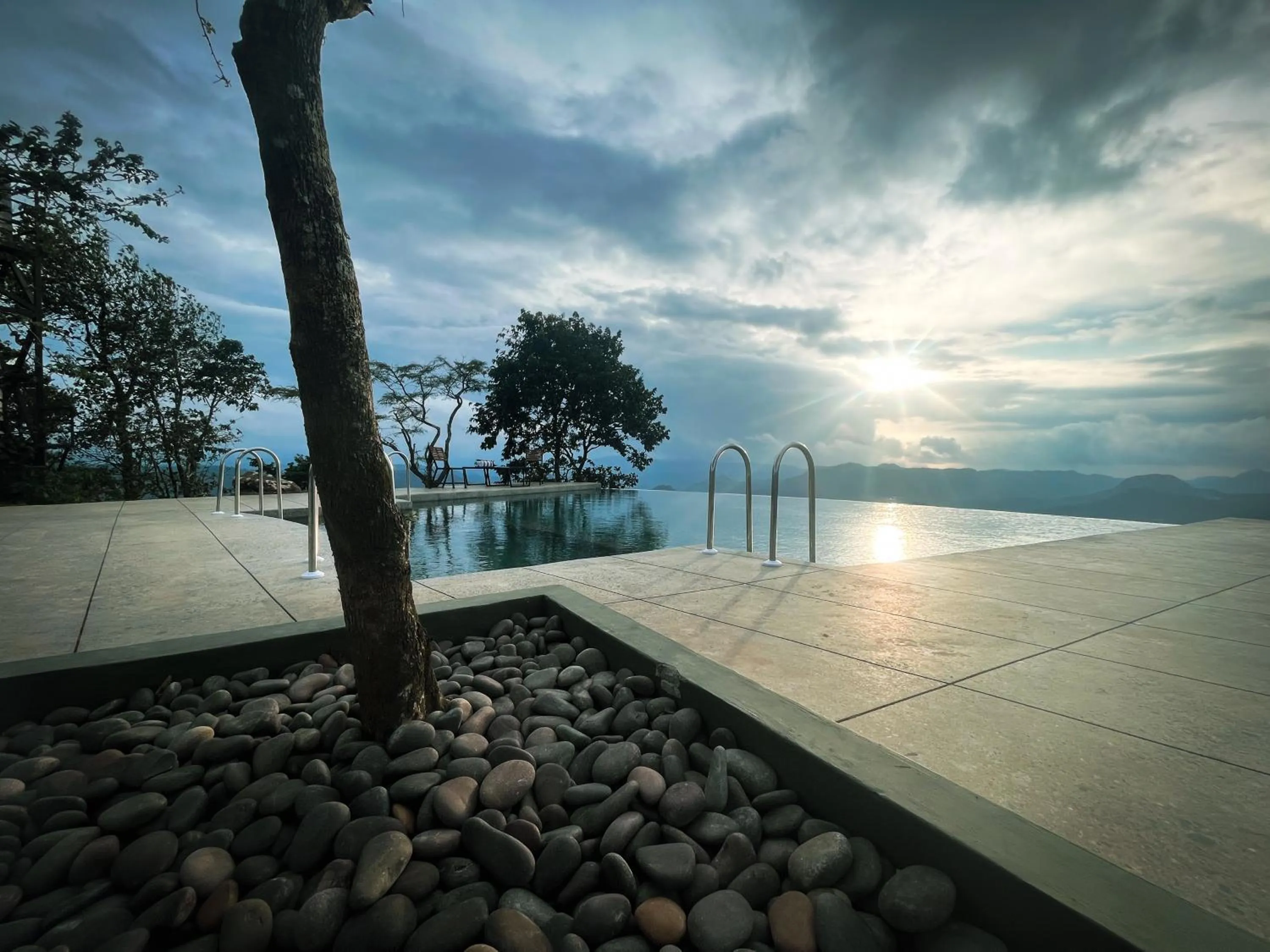 Swimming pool in Haze and Kites Resort Munnar