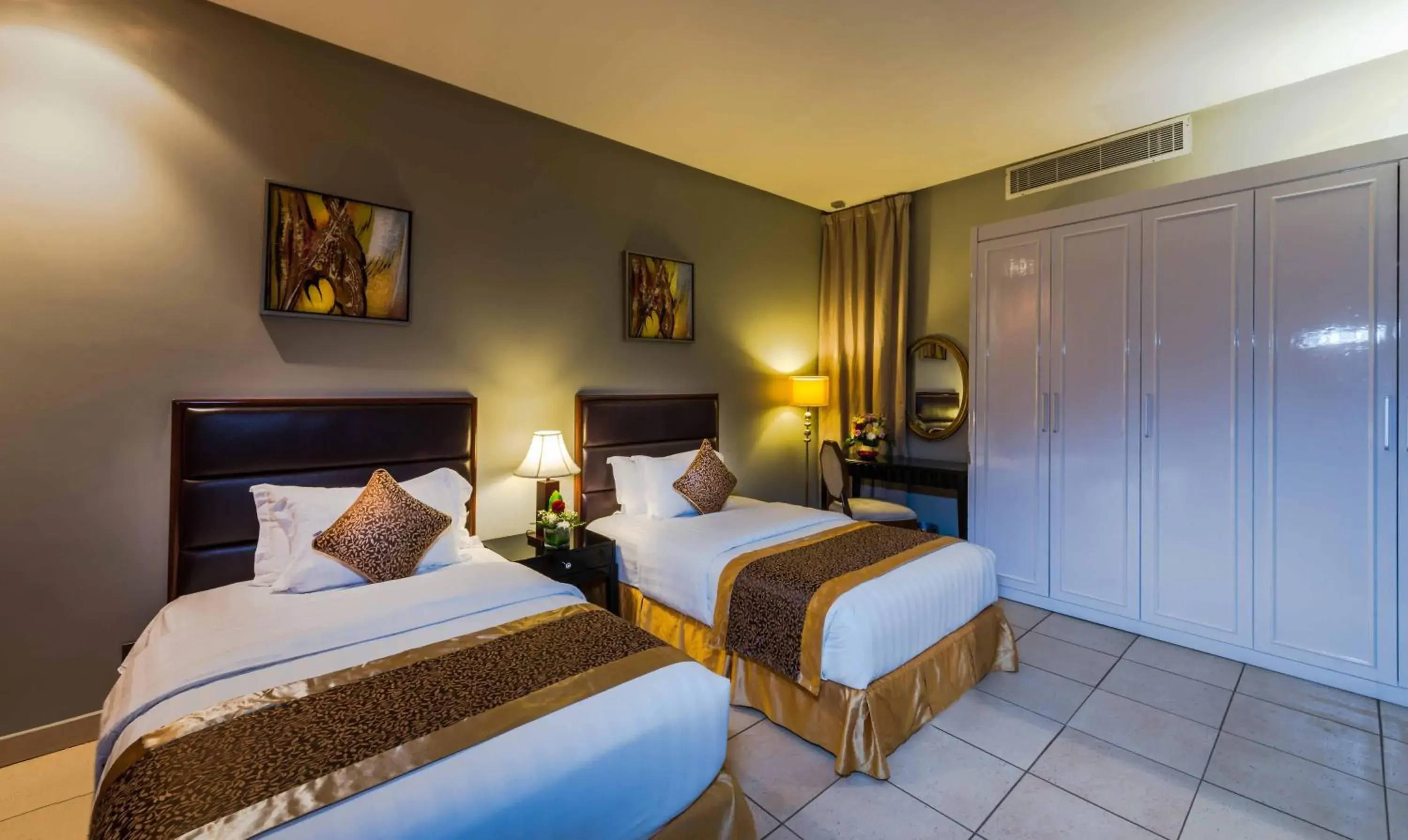 Three-Bedroom Suite in Boudl Al Fakhria Three-Bedroom Suite in Boudl Al Fakhria