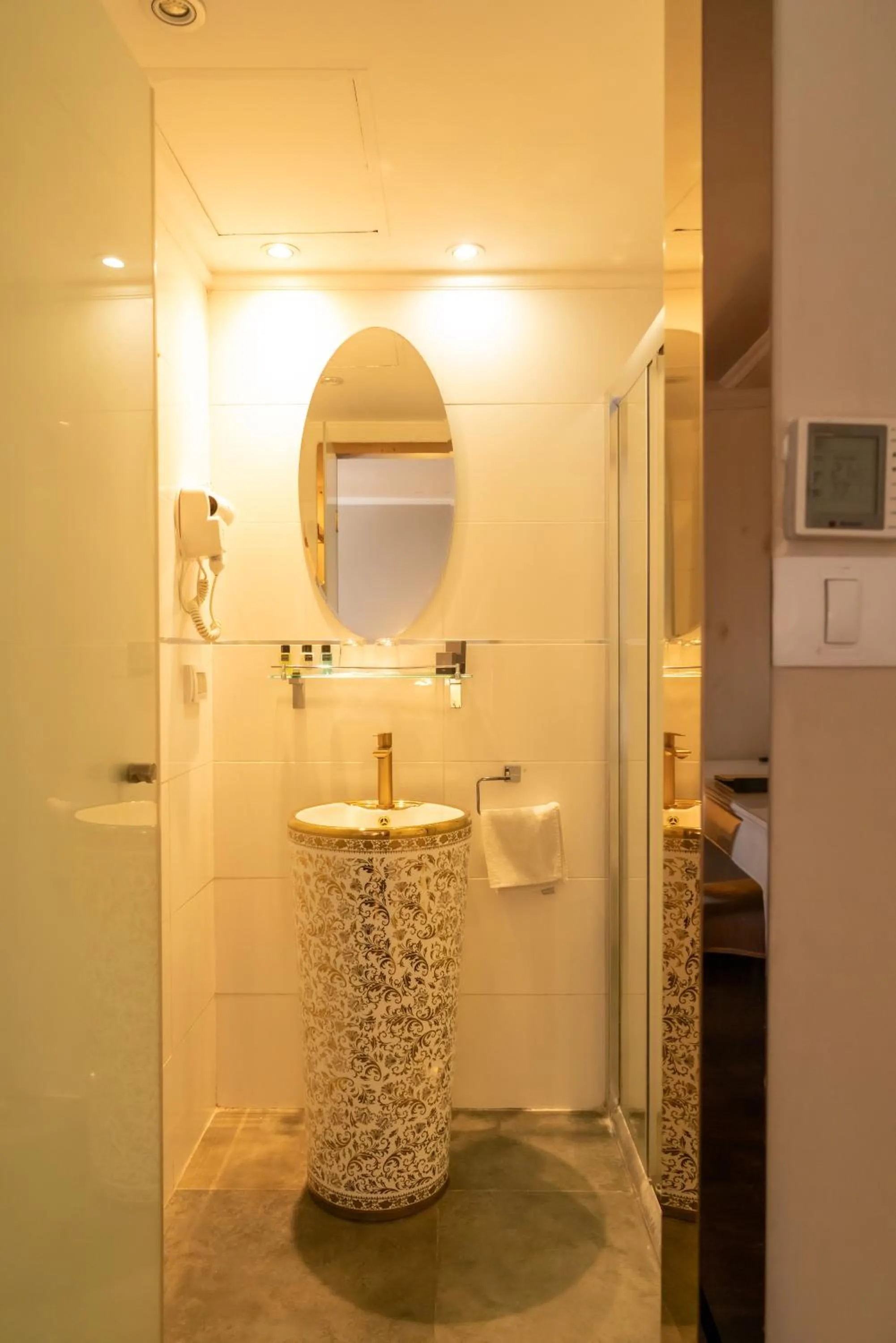 Shower in Agripas Boutique Hotel