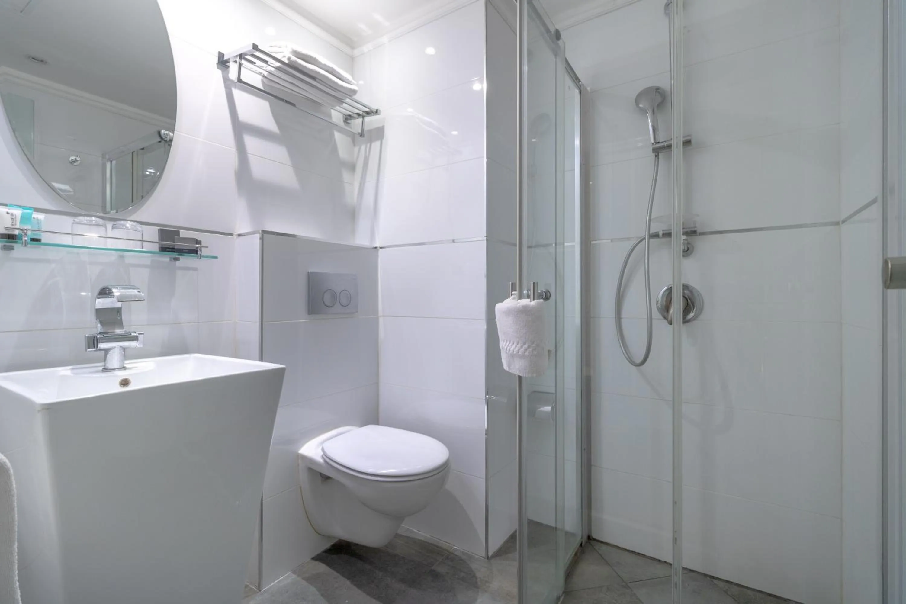 Queen Room in Agripas Boutique Hotel