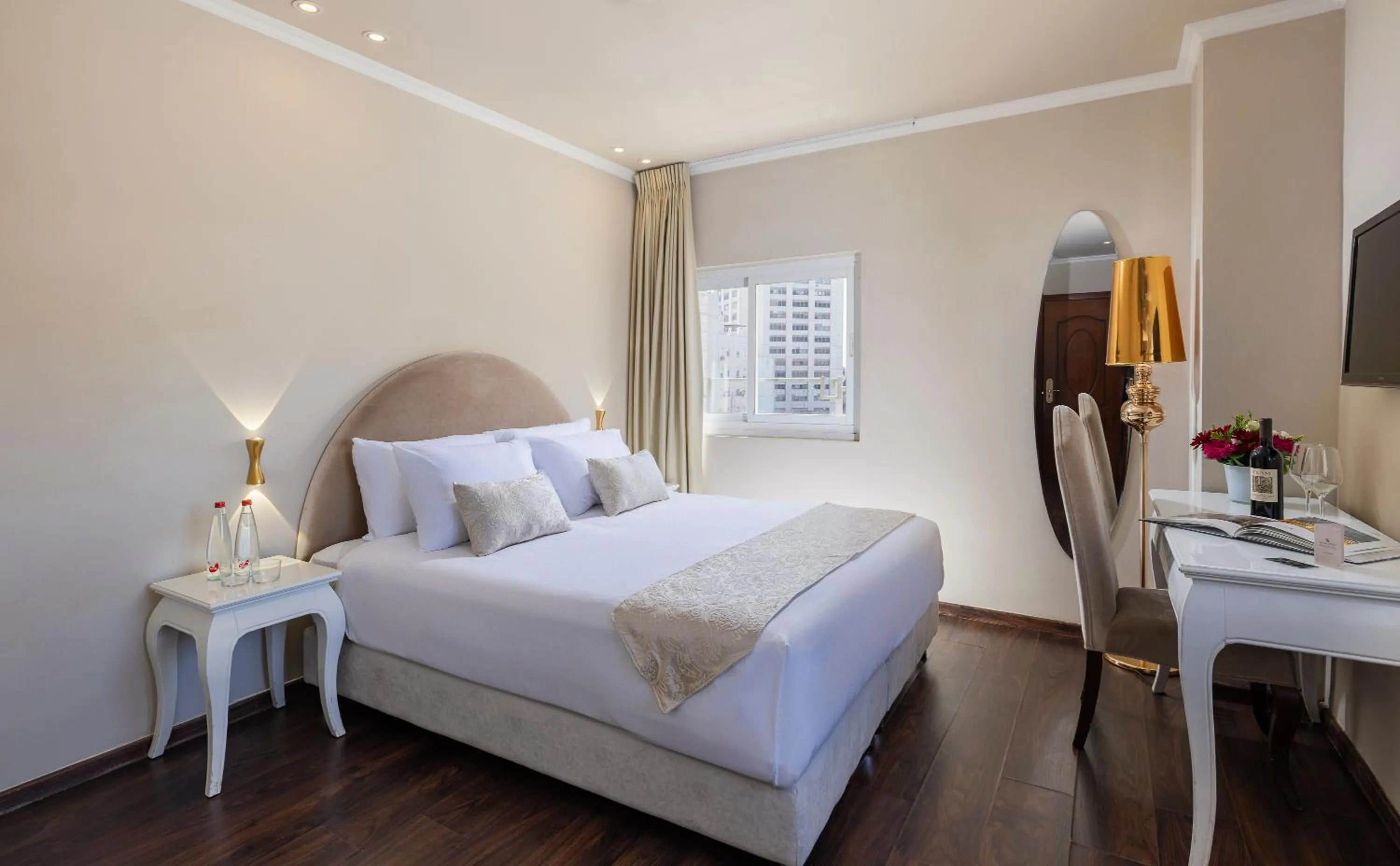 Photo of the whole room, Bed in Agripas Boutique Hotel
