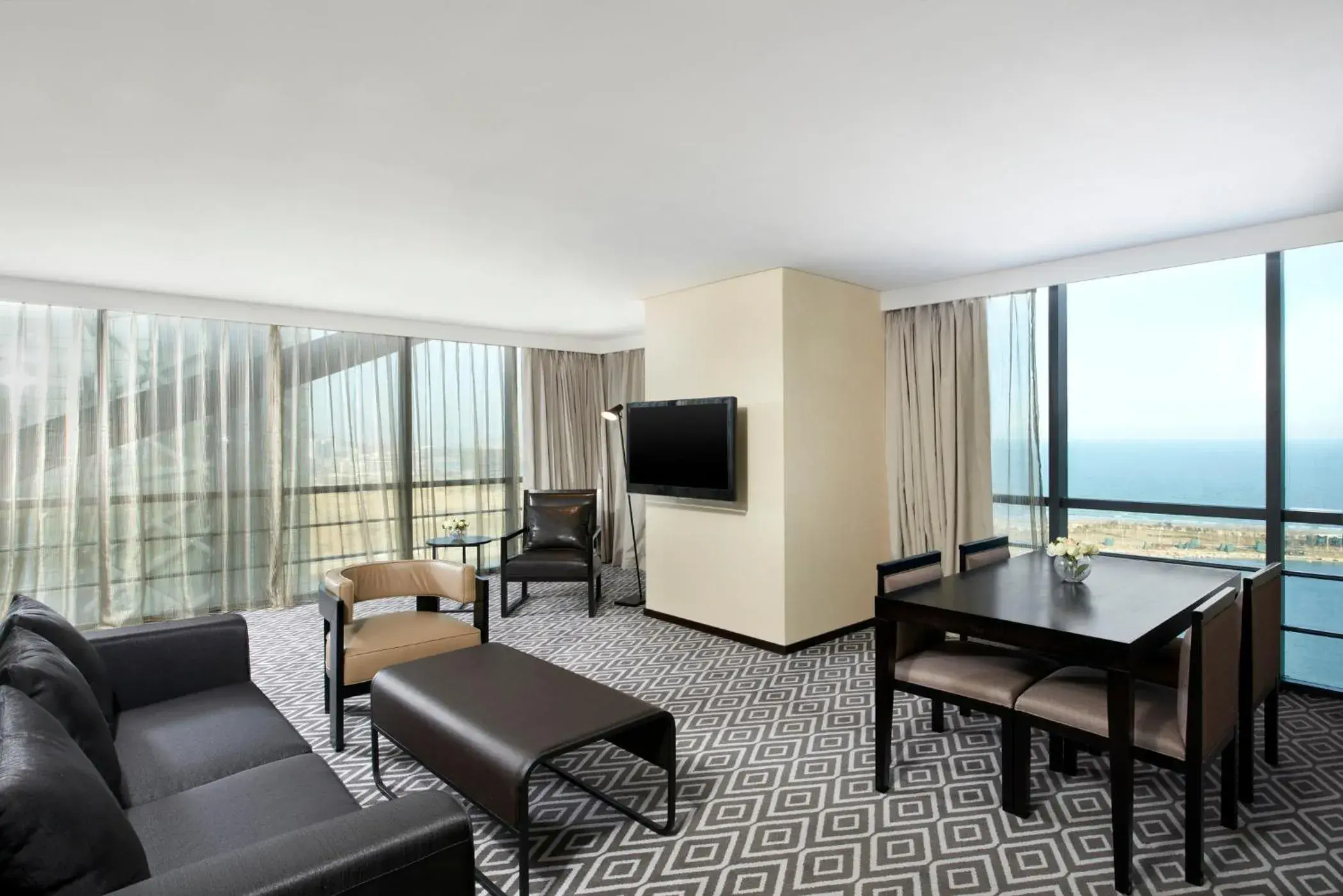 Four Points Suite, Executive level, 1 Bedroom Larger Suite in Four Points by Sheraton Qingdao, West Coast Four Points Suite, Executive level, 1 Bedroom Larger Suite in Four Points by Sheraton Qingdao, West Coast