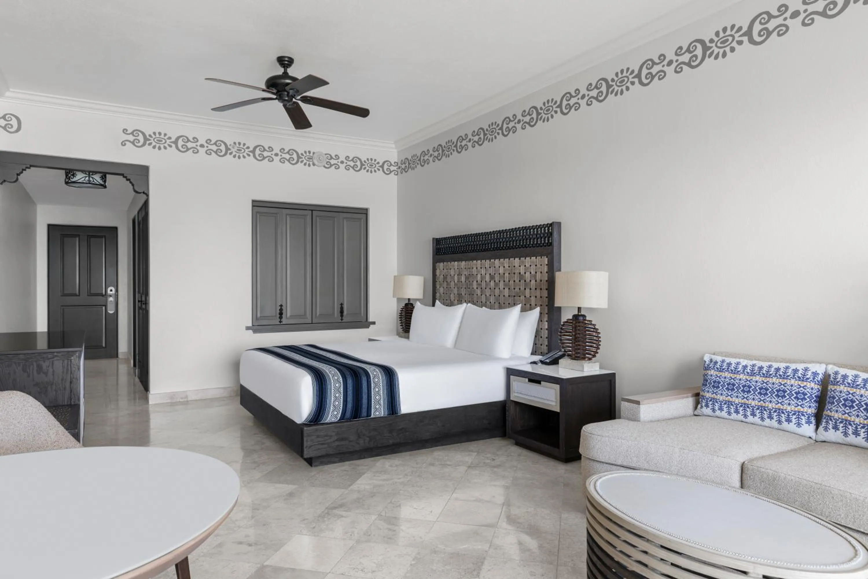 Photo of the whole room, Bed in Hilton Los Cabos