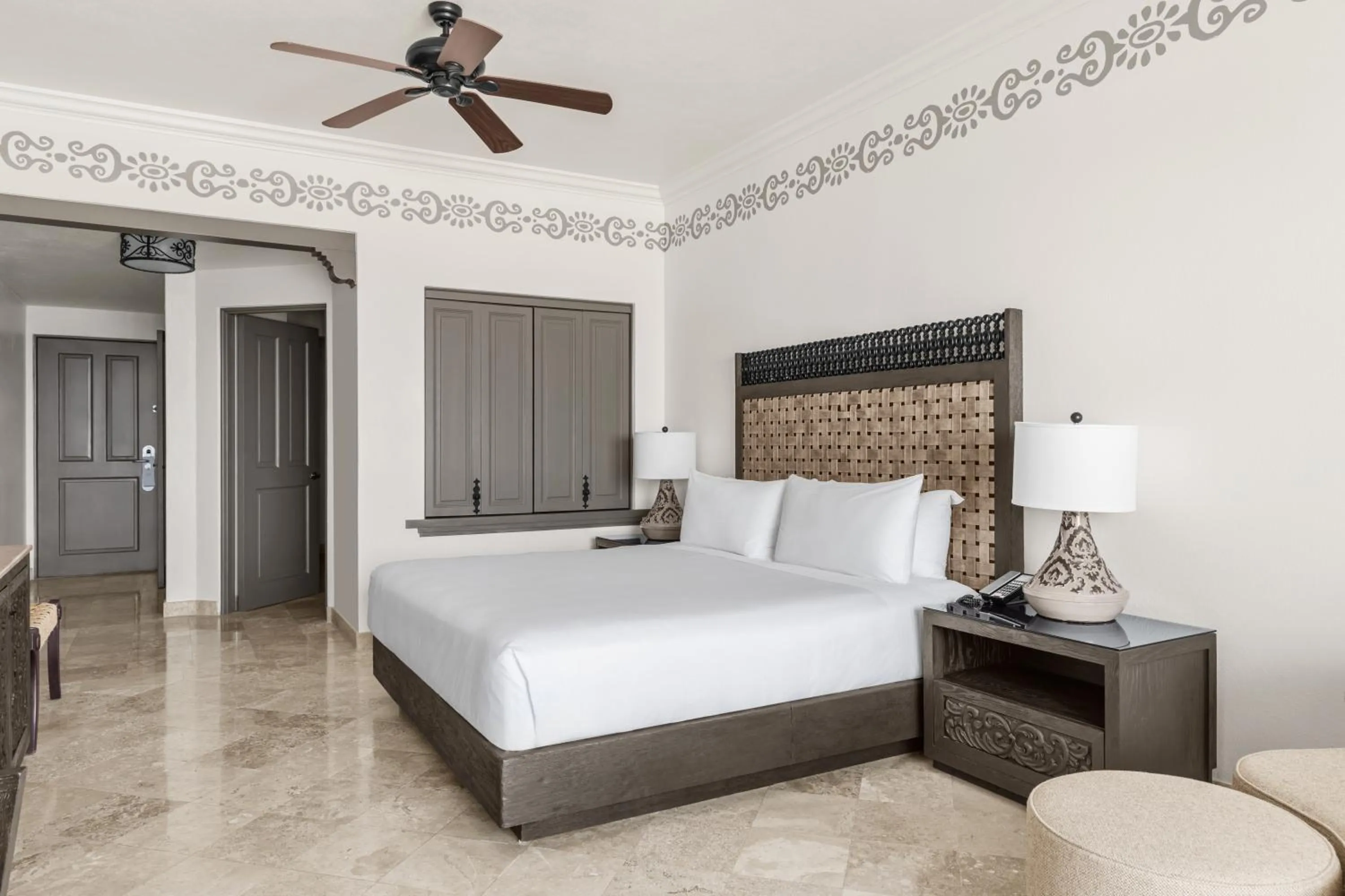 Photo of the whole room, Bed in Hilton Los Cabos