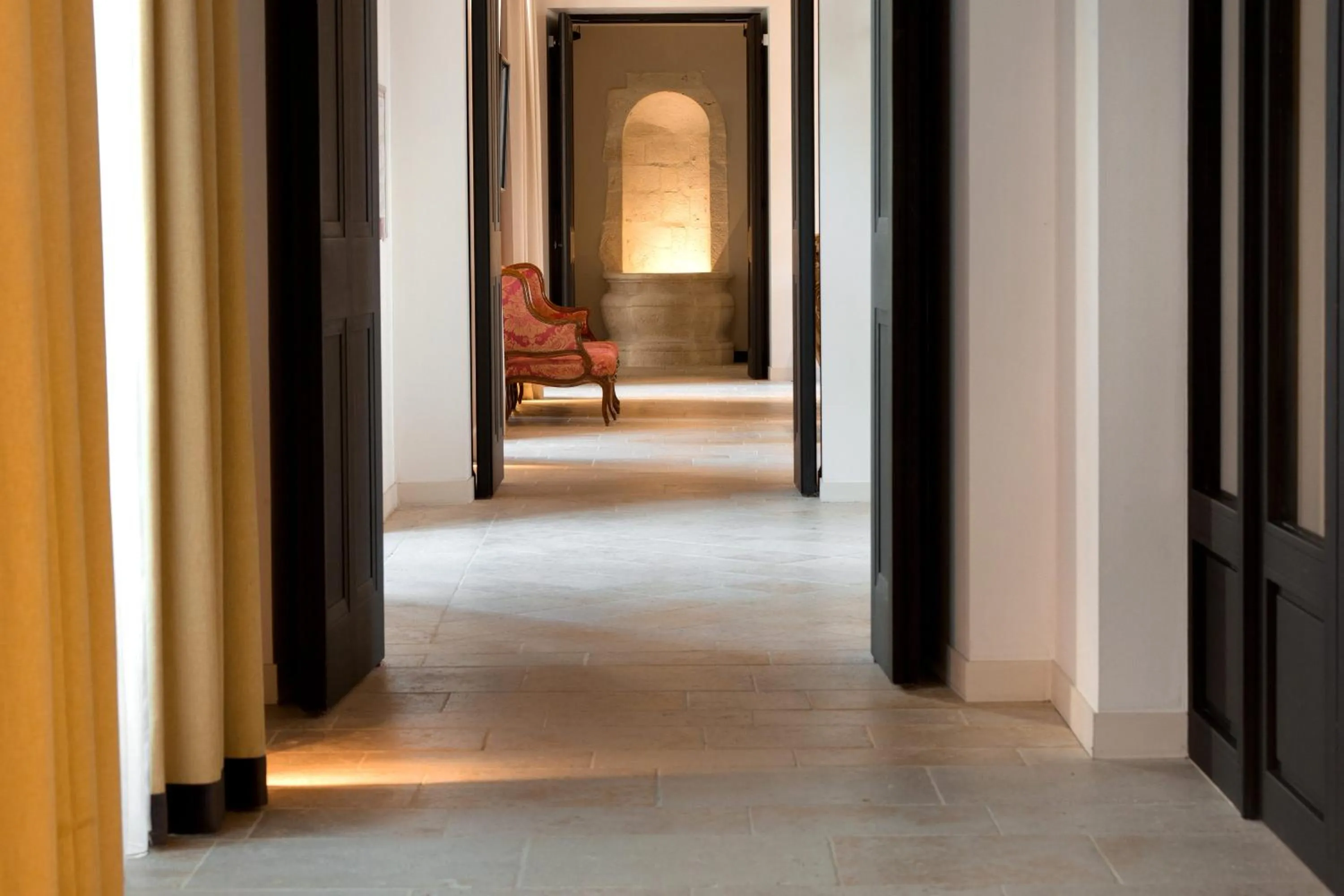 Property building in College des Doctrinaires, Hôtel, Résidence et SPA