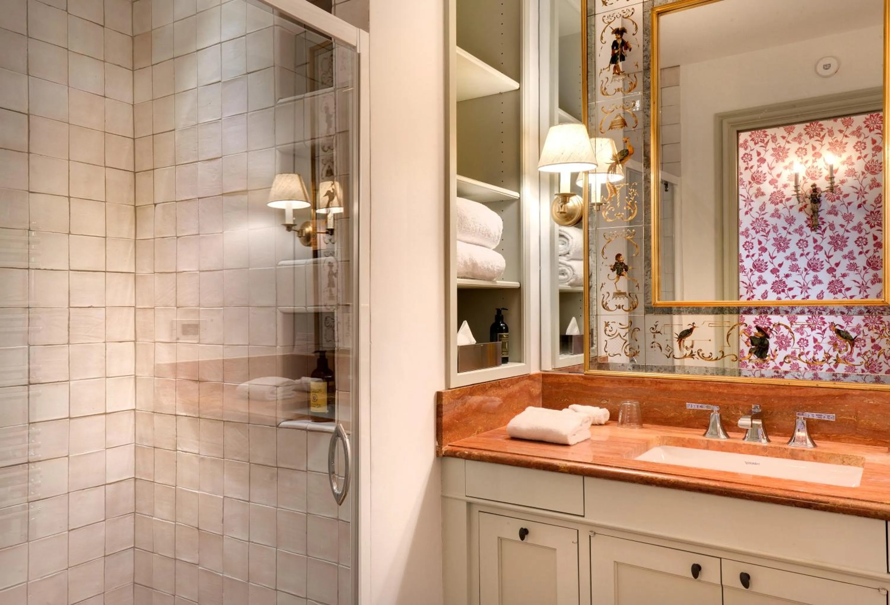 Bathroom in College des Doctrinaires, Hôtel, Résidence et SPA