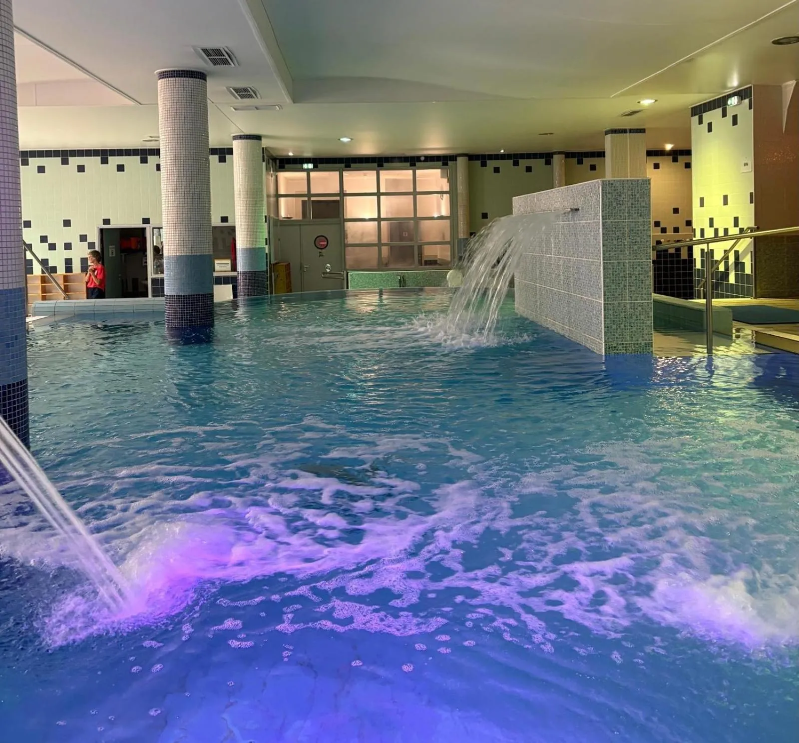 Swimming pool in College des Doctrinaires, Hôtel, Résidence et SPA