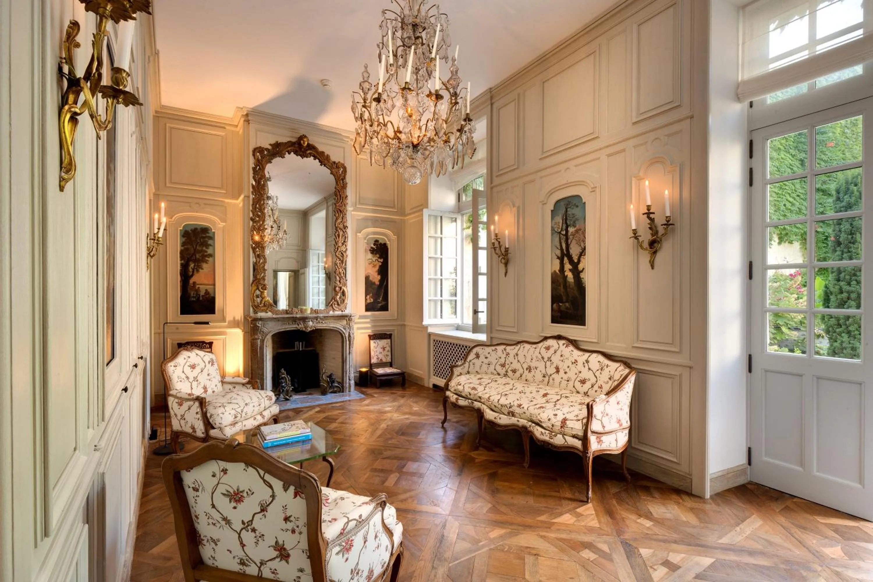 Communal lounge/ TV room in College des Doctrinaires, Hôtel, Résidence et SPA