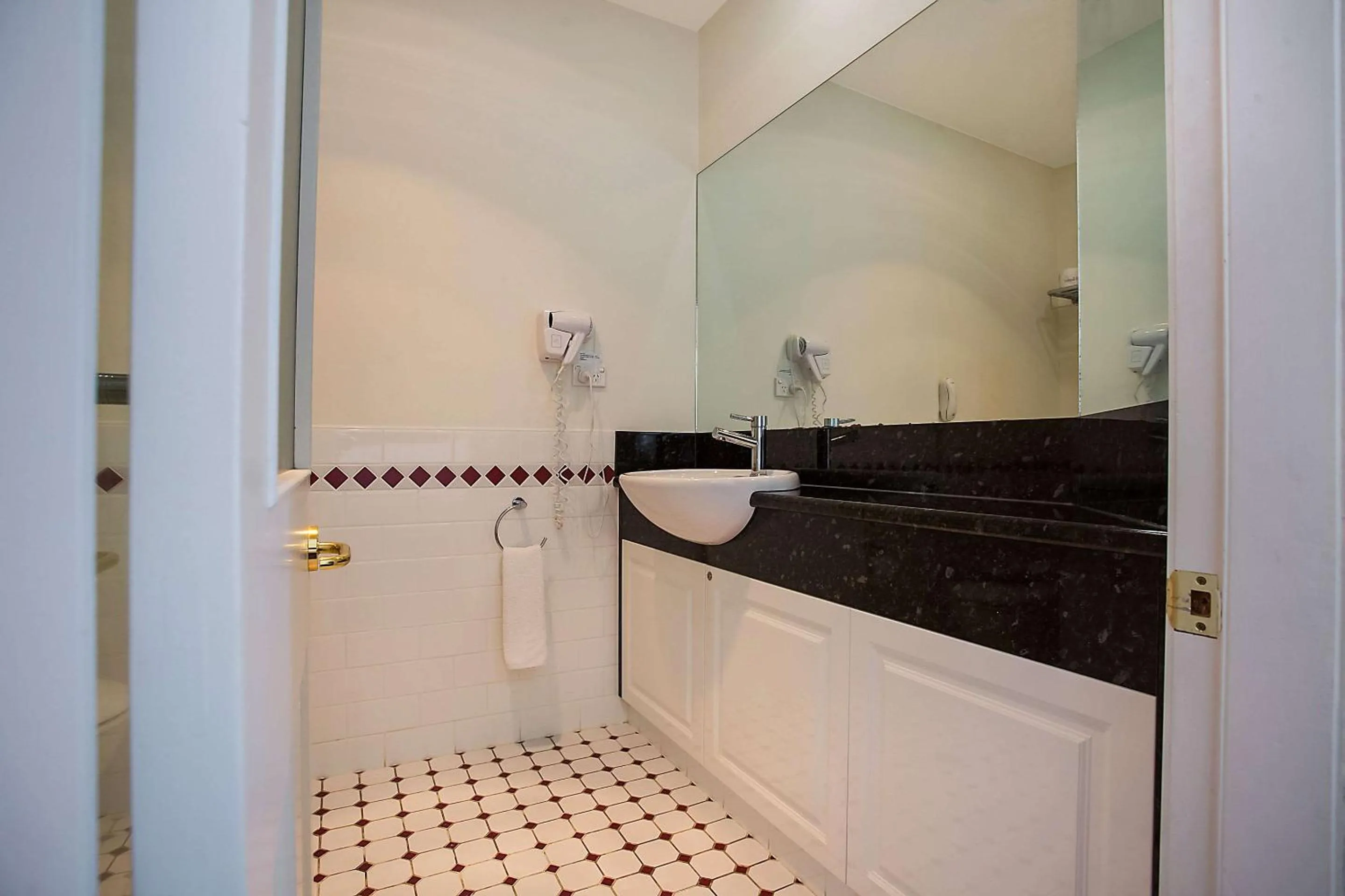 Bathroom in Quality Hotel Bentinck