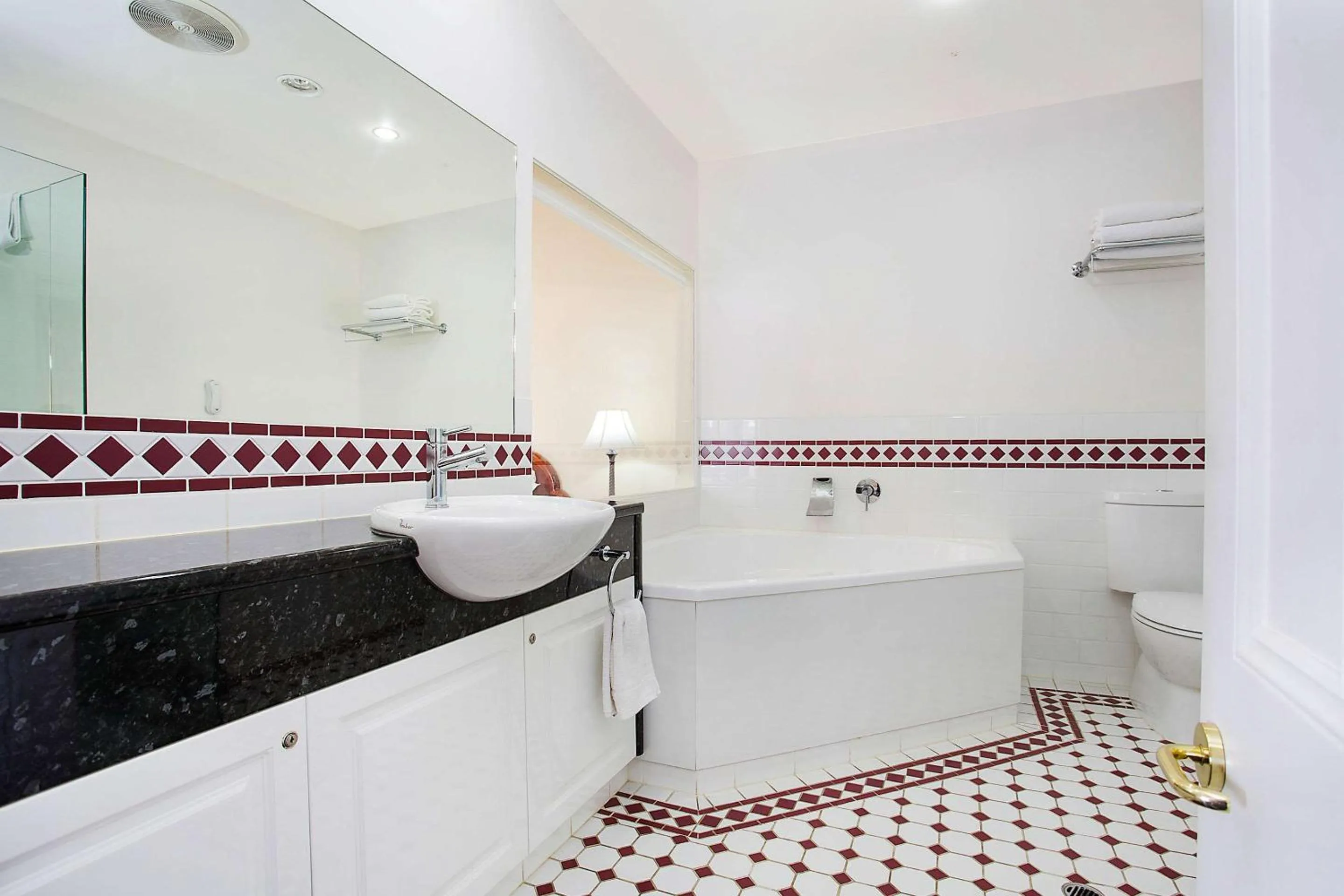 Bathroom in Quality Hotel Bentinck