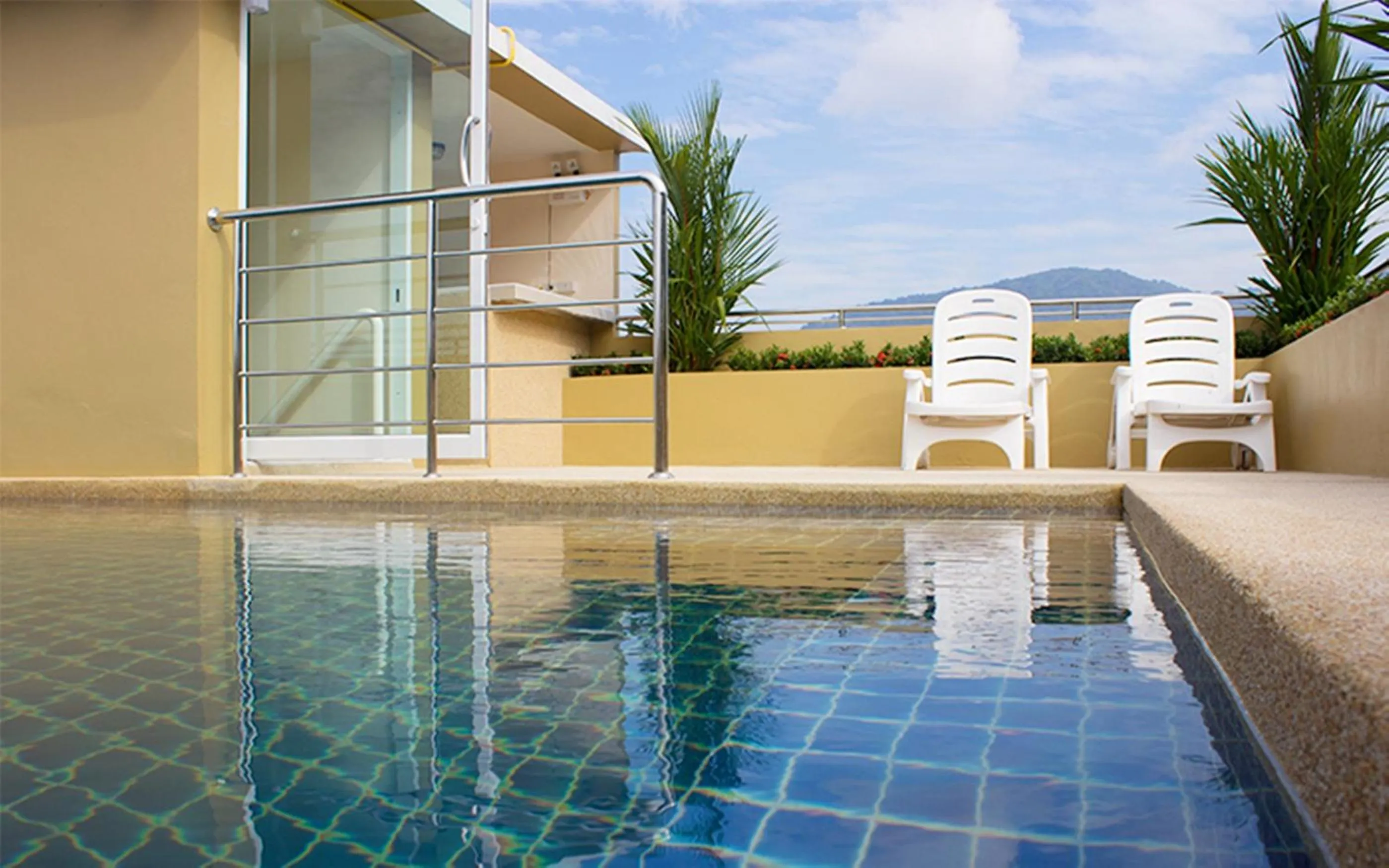 Swimming pool in 88 Hotel