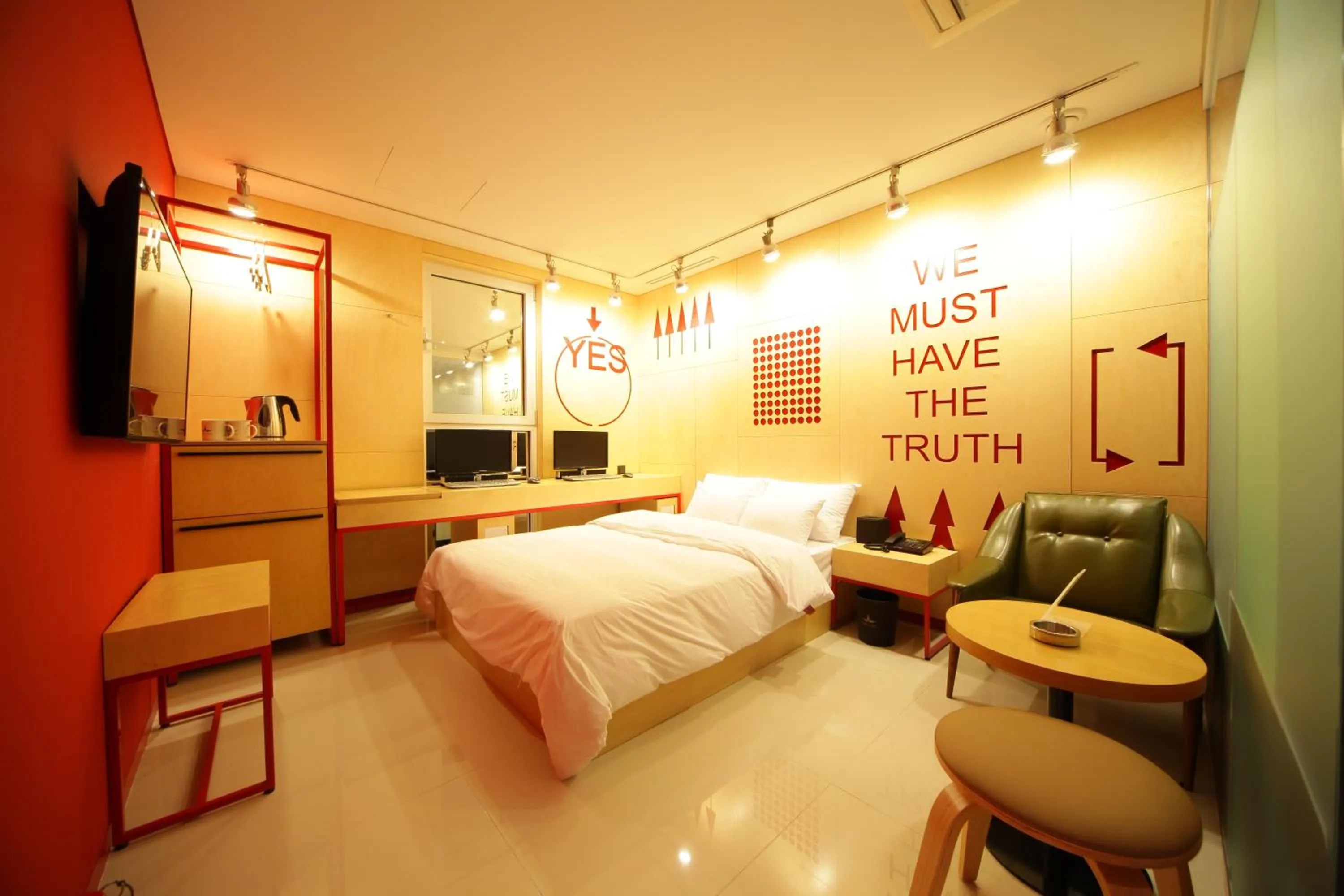 Photo of the whole room, Bed in Hotel Star