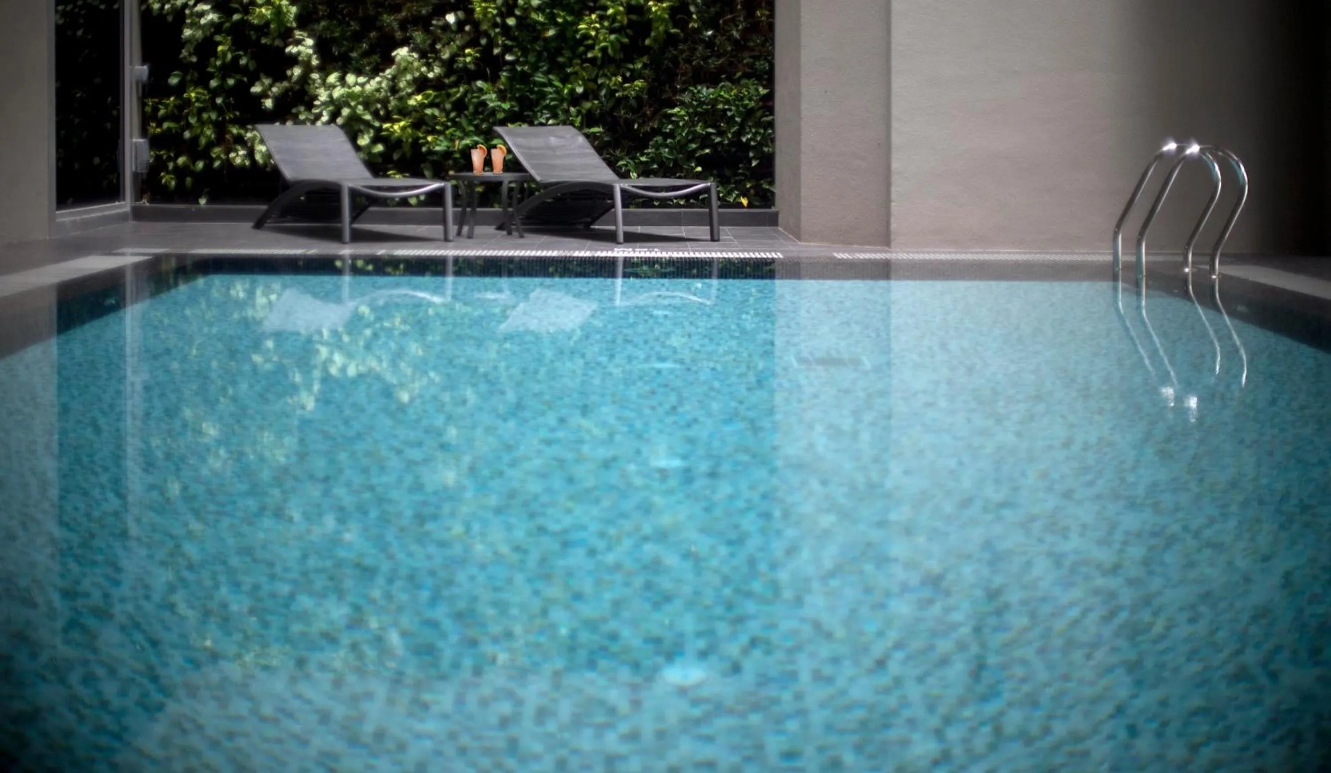 Swimming pool in V Hotel Bencoolen