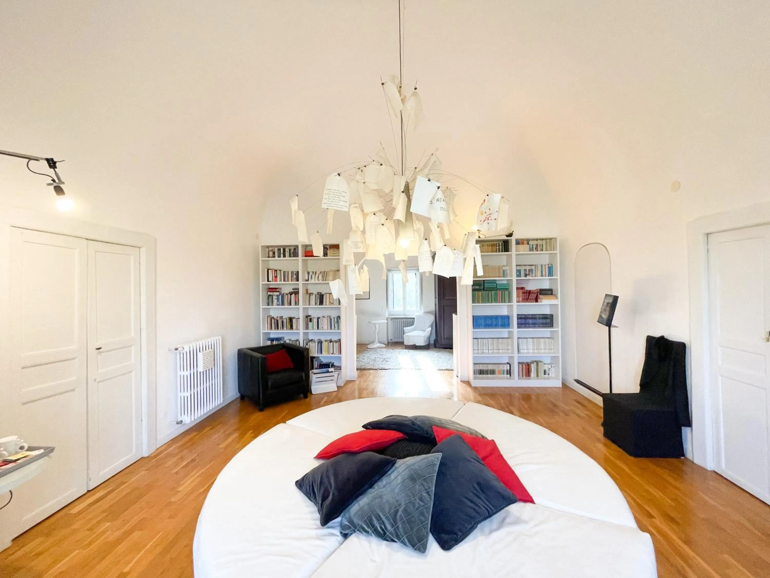 Library, Bed in La Casa del Poeta Enna - Pergusa