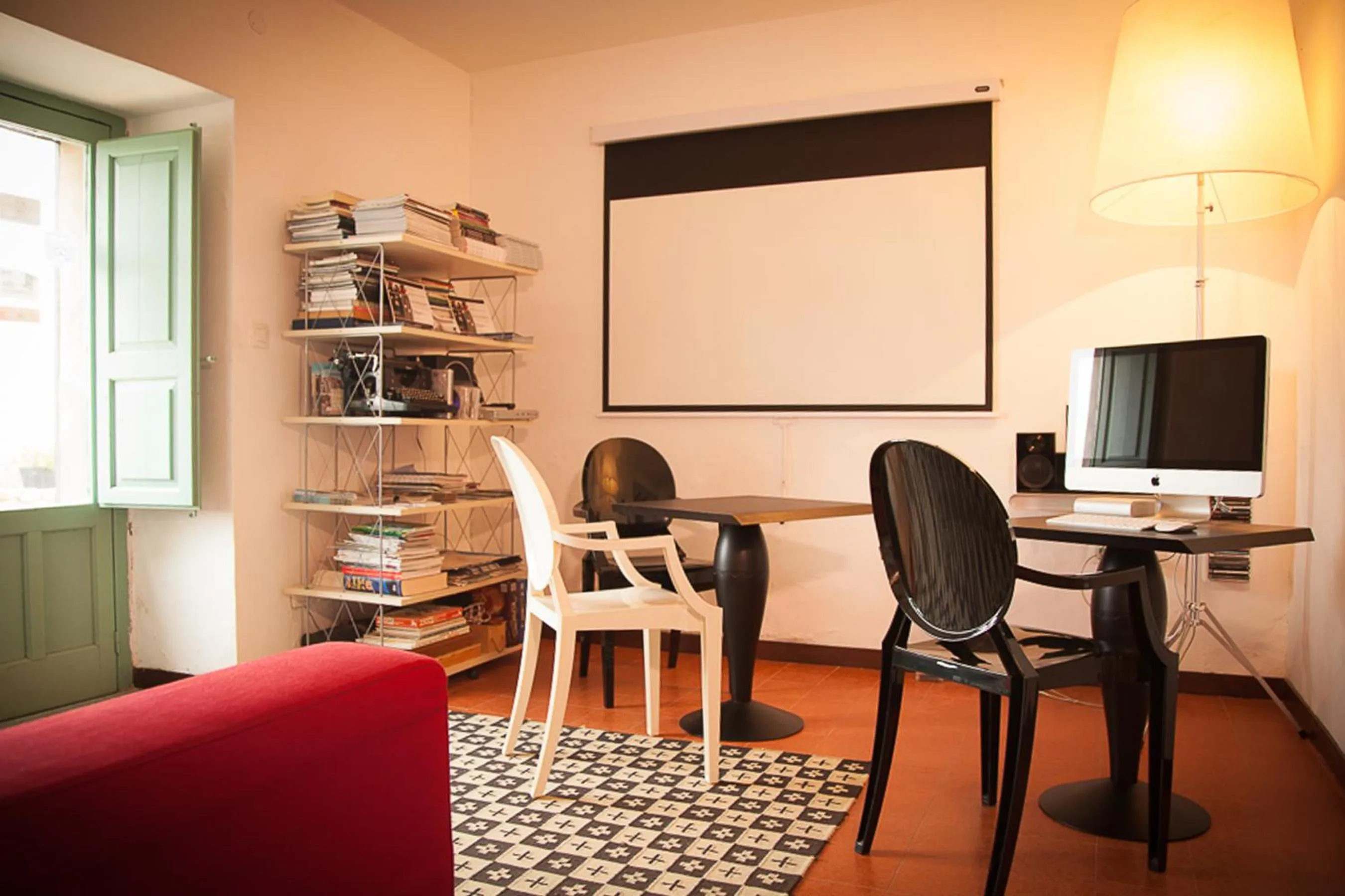 Communal lounge/ TV room in La Casa del Poeta Enna - Pergusa