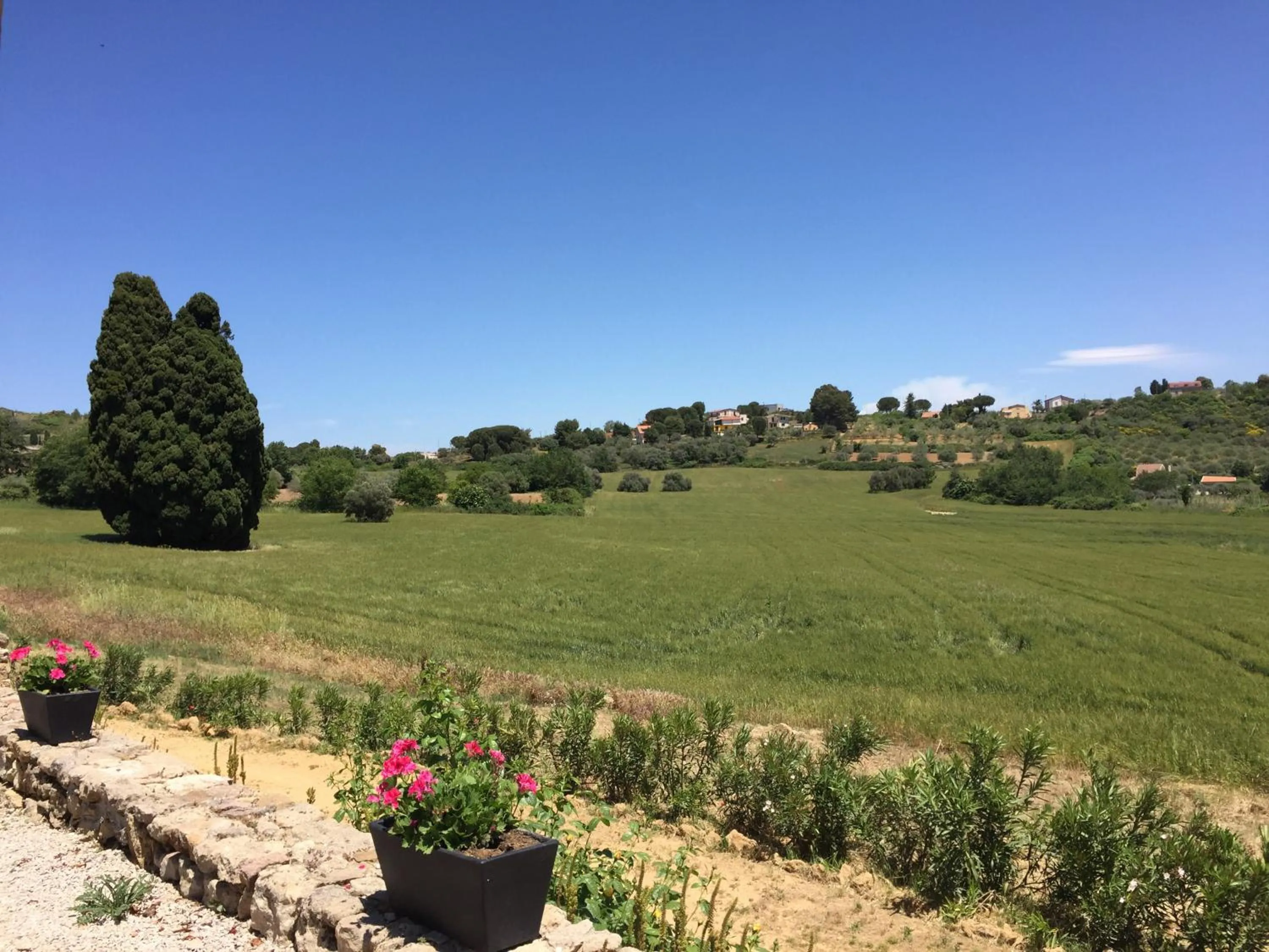 Garden view in La Casa del Poeta Enna - Pergusa