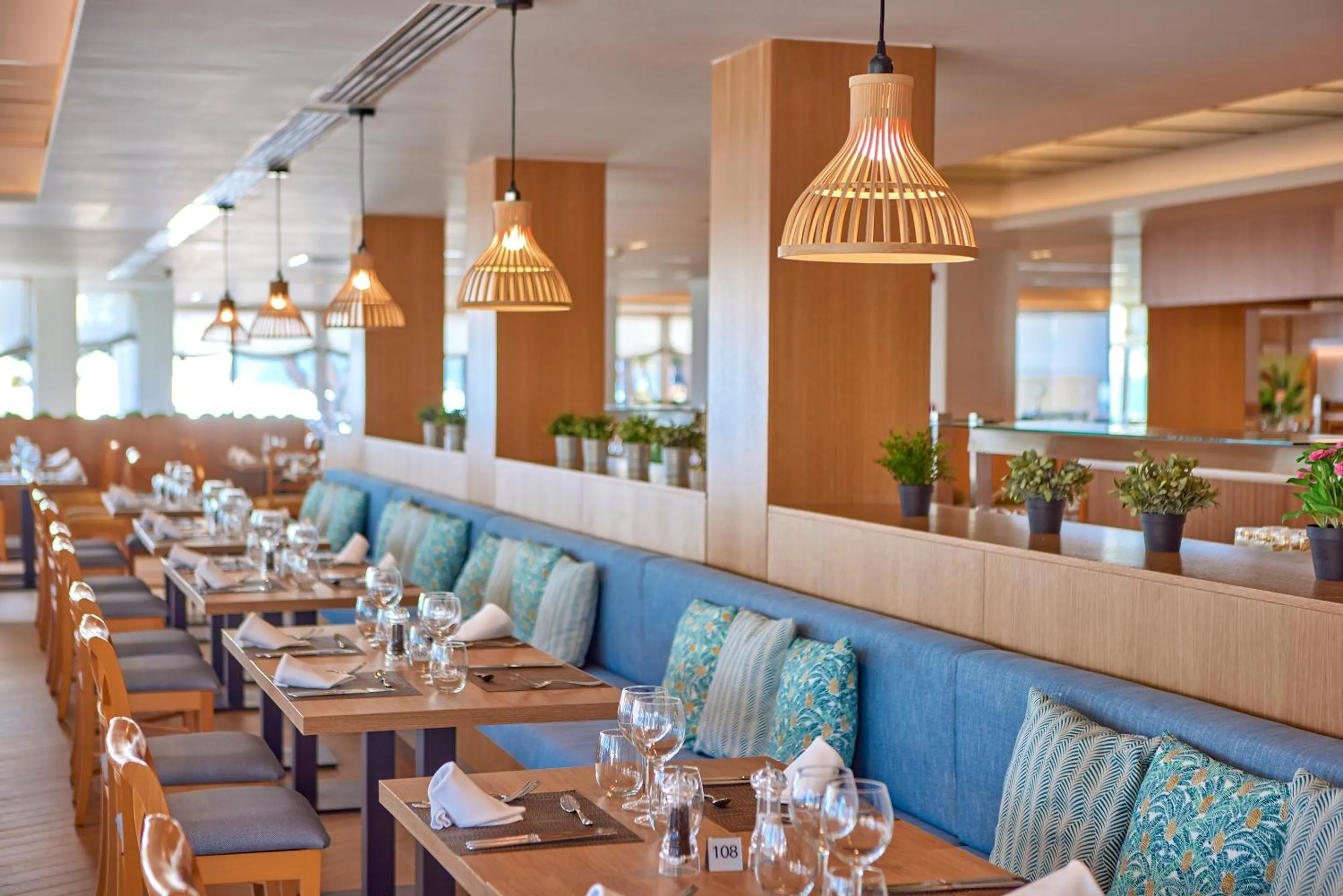 Restaurant/places to eat in Universal Hotel Lido Park & Spa