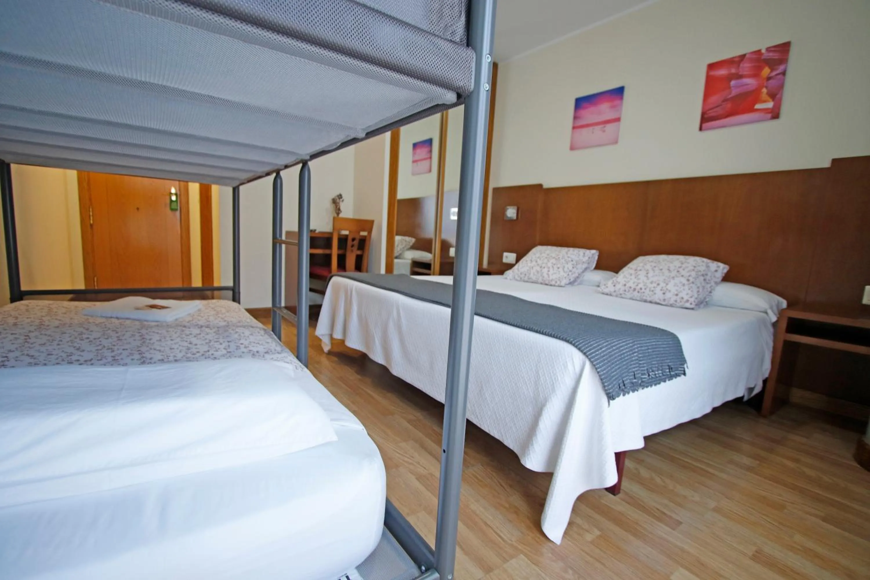 Photo of the whole room, Bed in Villa de Colunga