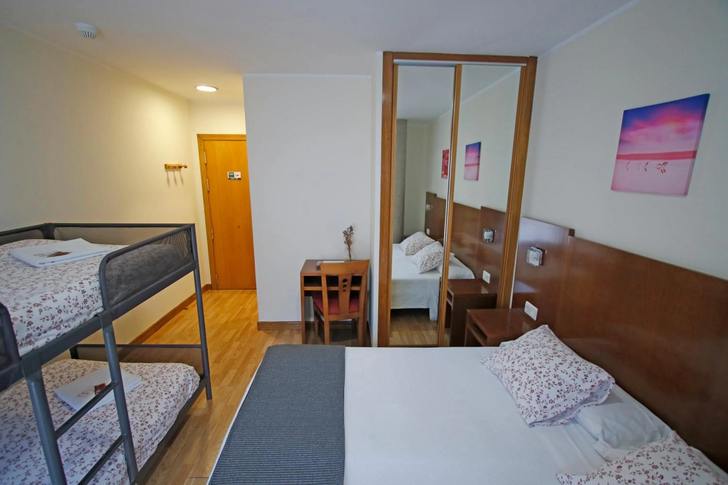 Photo of the whole room, Bed in Villa de Colunga