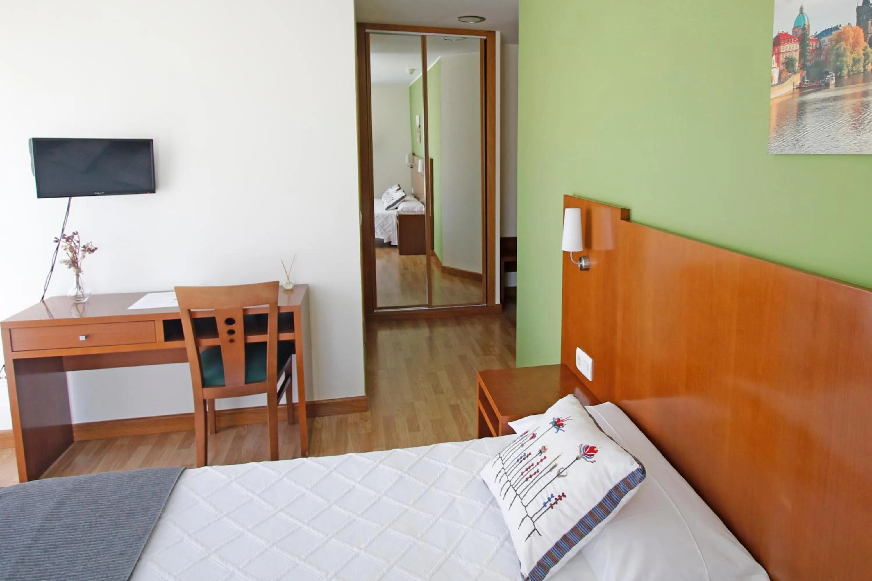 Photo of the whole room, Bed in Villa de Colunga