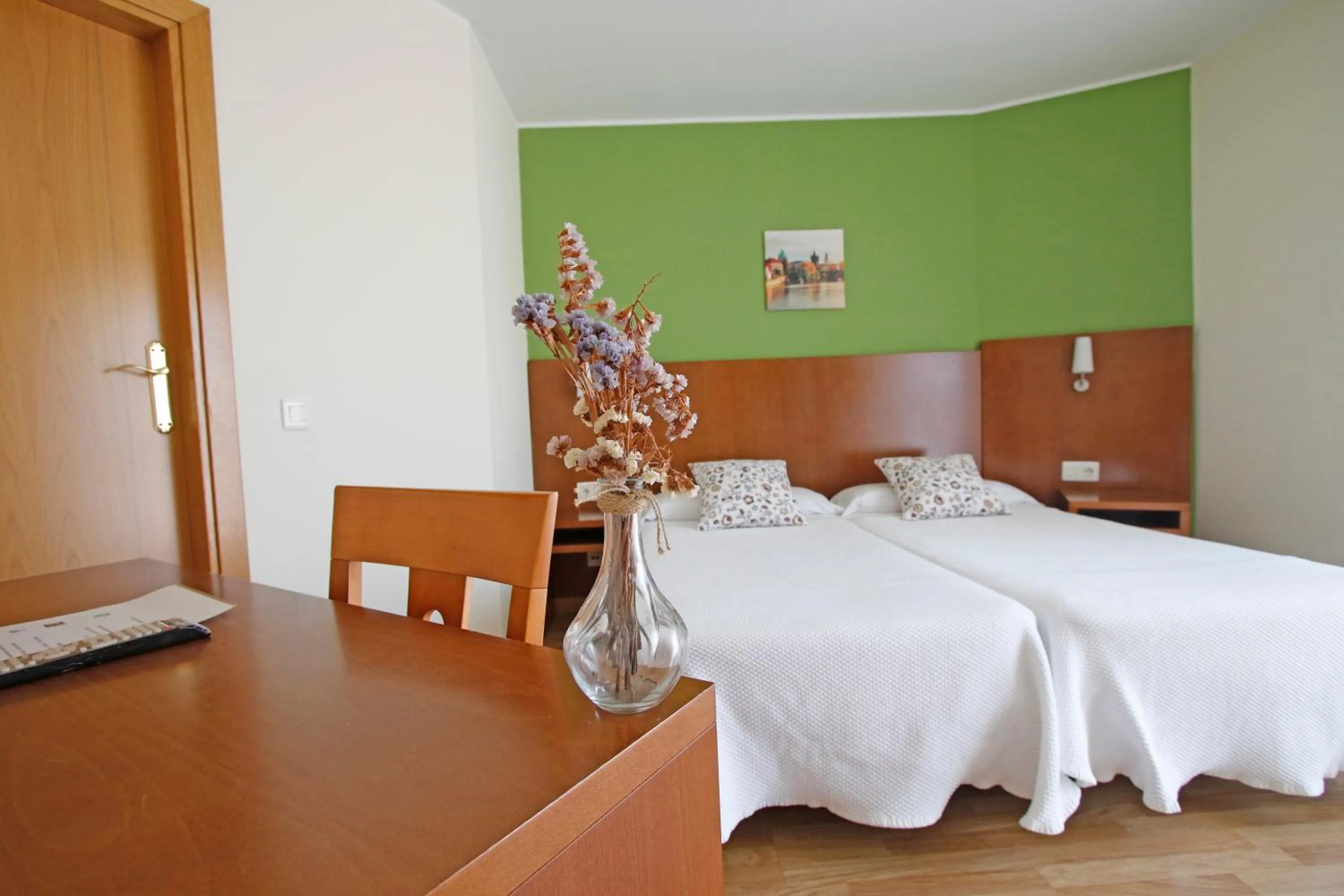 Photo of the whole room, Bed in Villa de Colunga