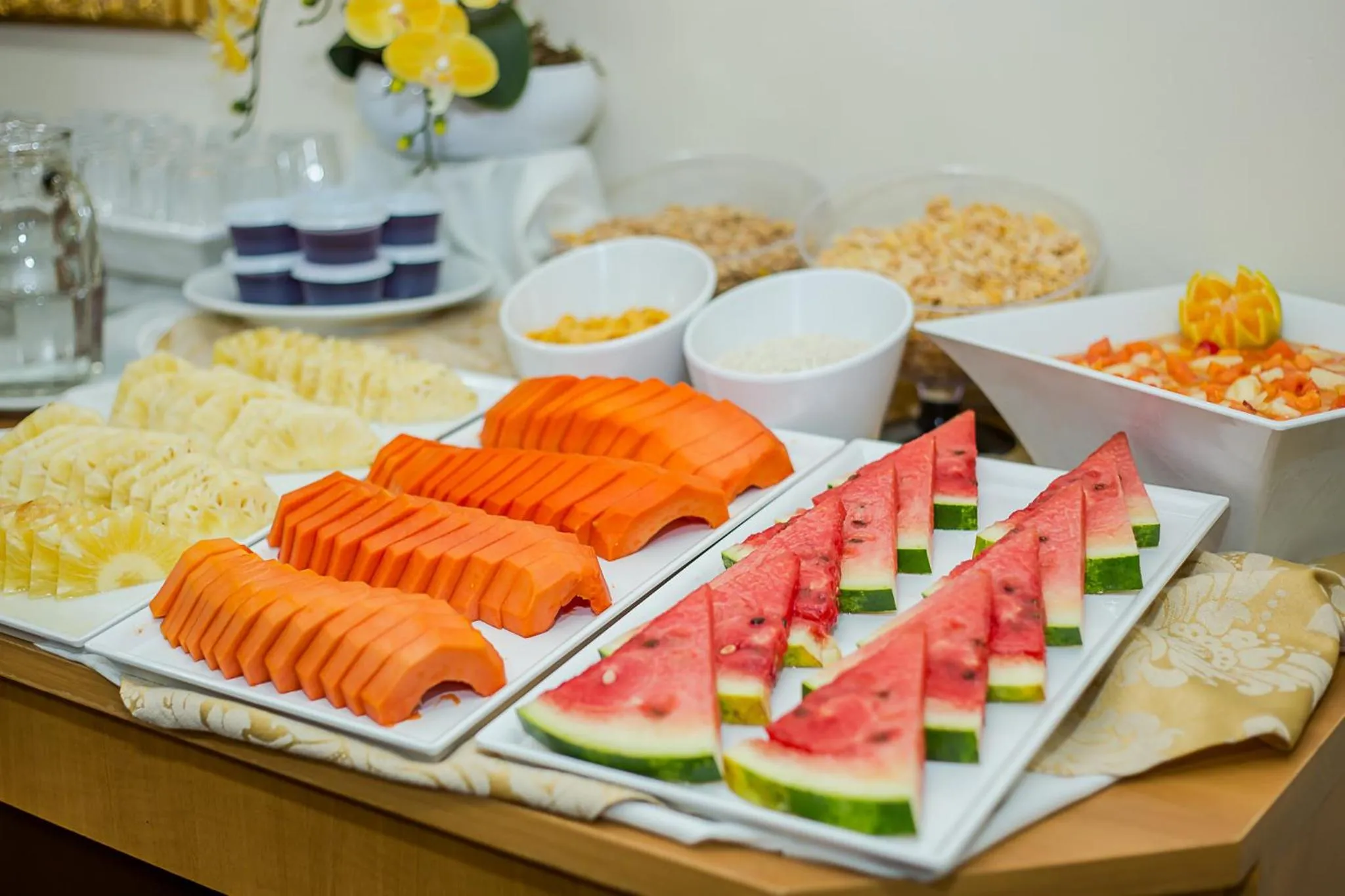 Buffet breakfast in Hotel Euro Suíte Campos do Jordão By Nacional Inn - A 800 metros da Vila Capivari