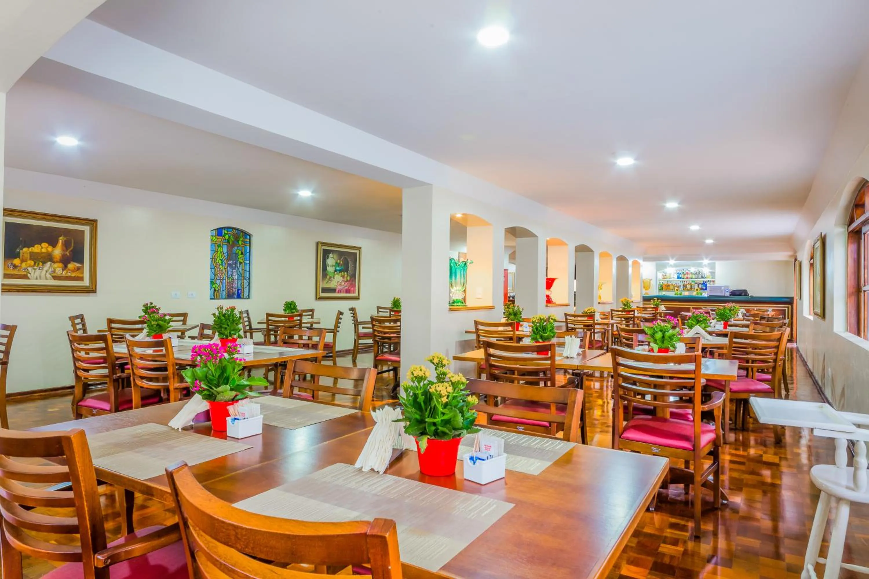 Breakfast in Hotel Euro Suíte Campos do Jordão By Nacional Inn - A 800 metros da Vila Capivari